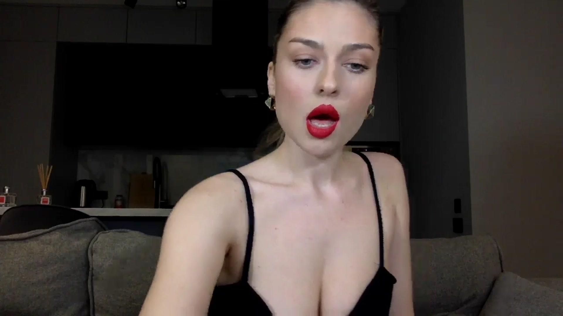 Gallery image thumbnail from SindiMoon's myfreecams stream on, 05/02/2024, 20:05 image 15 of 20