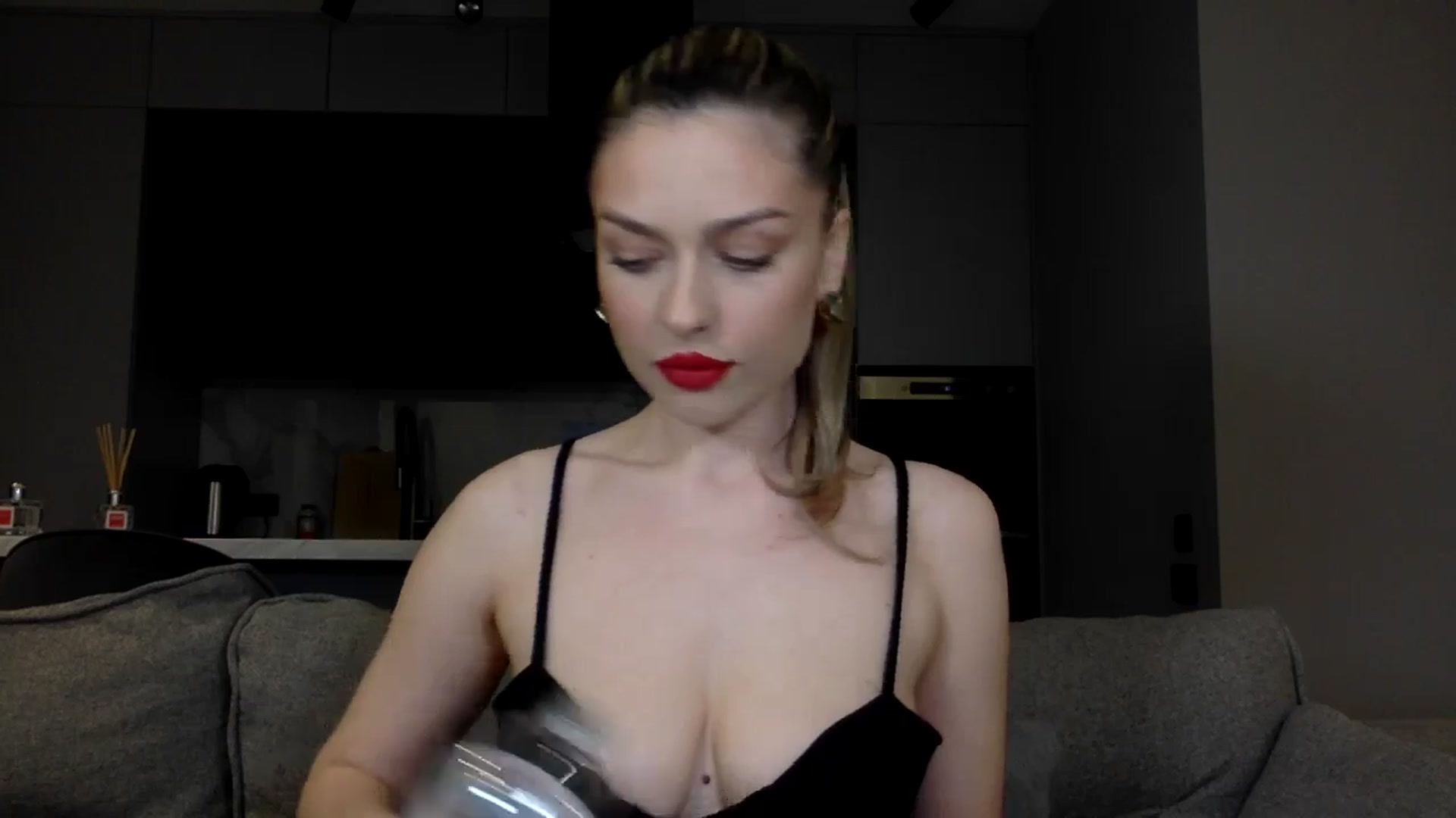 Gallery image thumbnail from SindiMoon's myfreecams stream on, 05/02/2024, 20:05 image 11 of 20