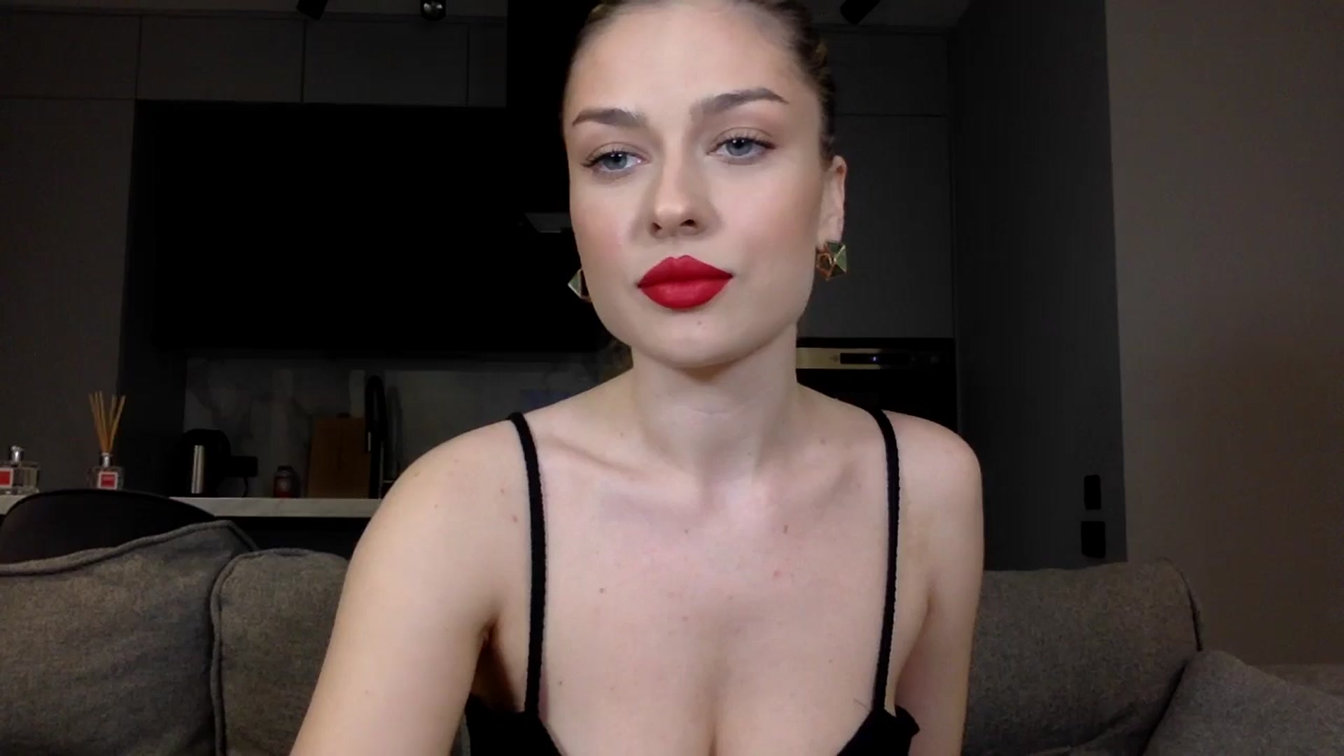 Gallery image thumbnail from SindiMoon's myfreecams stream on, 05/02/2024, 20:05 image 14 of 20