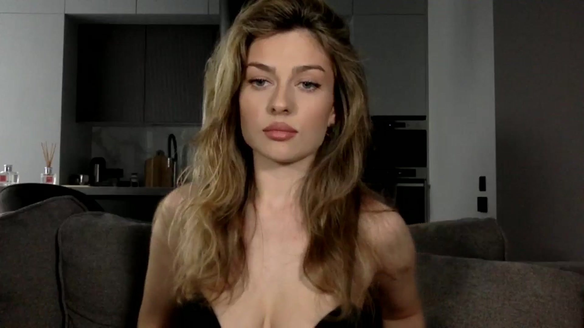 Gallery image thumbnail from SindiMoon's myfreecams stream on, 05/03/2024, 16:40 image 18 of 20