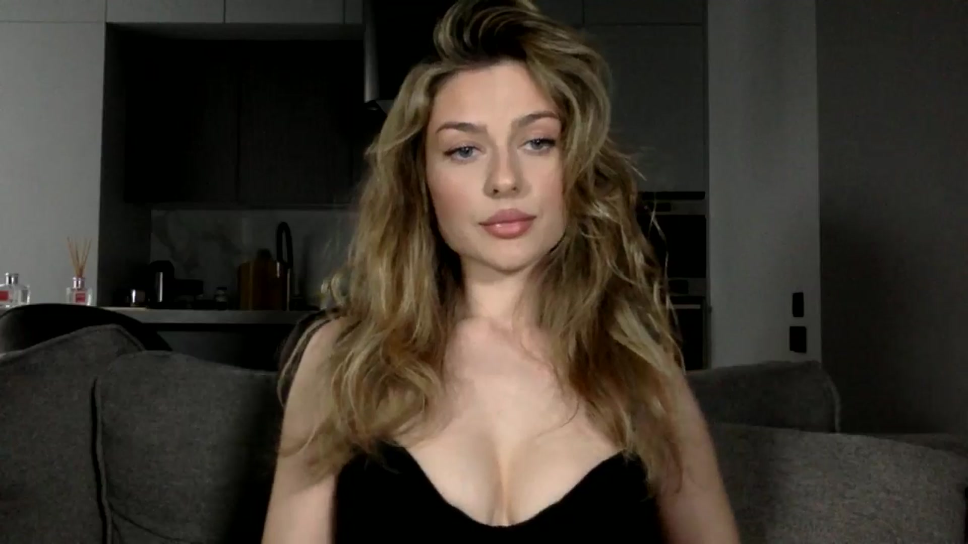 Gallery image thumbnail from SindiMoon's myfreecams stream on, 05/03/2024, 16:54 image 12 of 20
