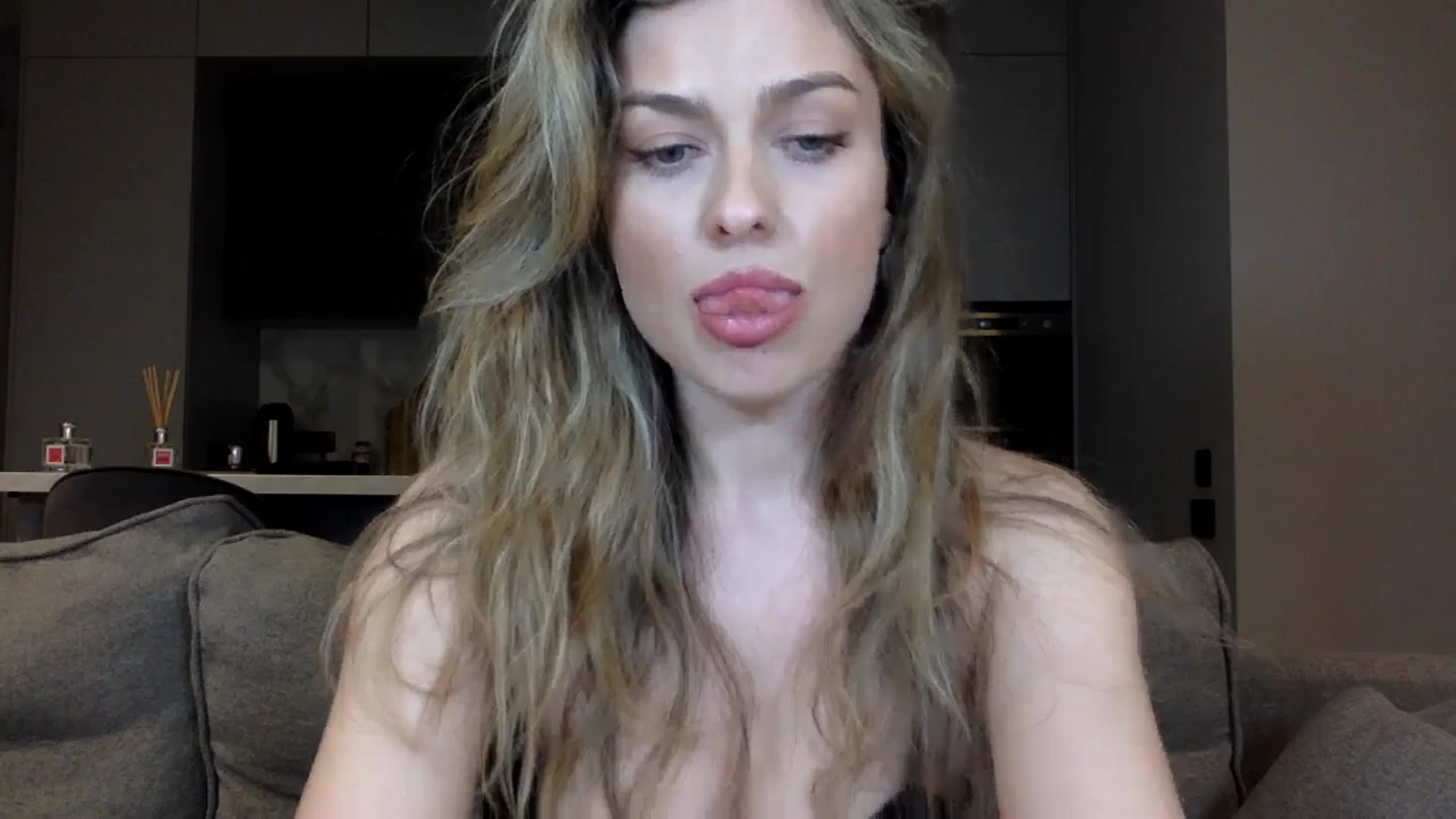 Gallery image thumbnail from SindiMoon's myfreecams stream on, 05/03/2024, 21:35 image 19 of 20
