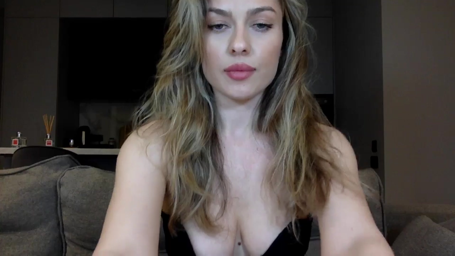 Gallery image thumbnail from SindiMoon's myfreecams stream on, 05/03/2024, 21:35 image 6 of 20