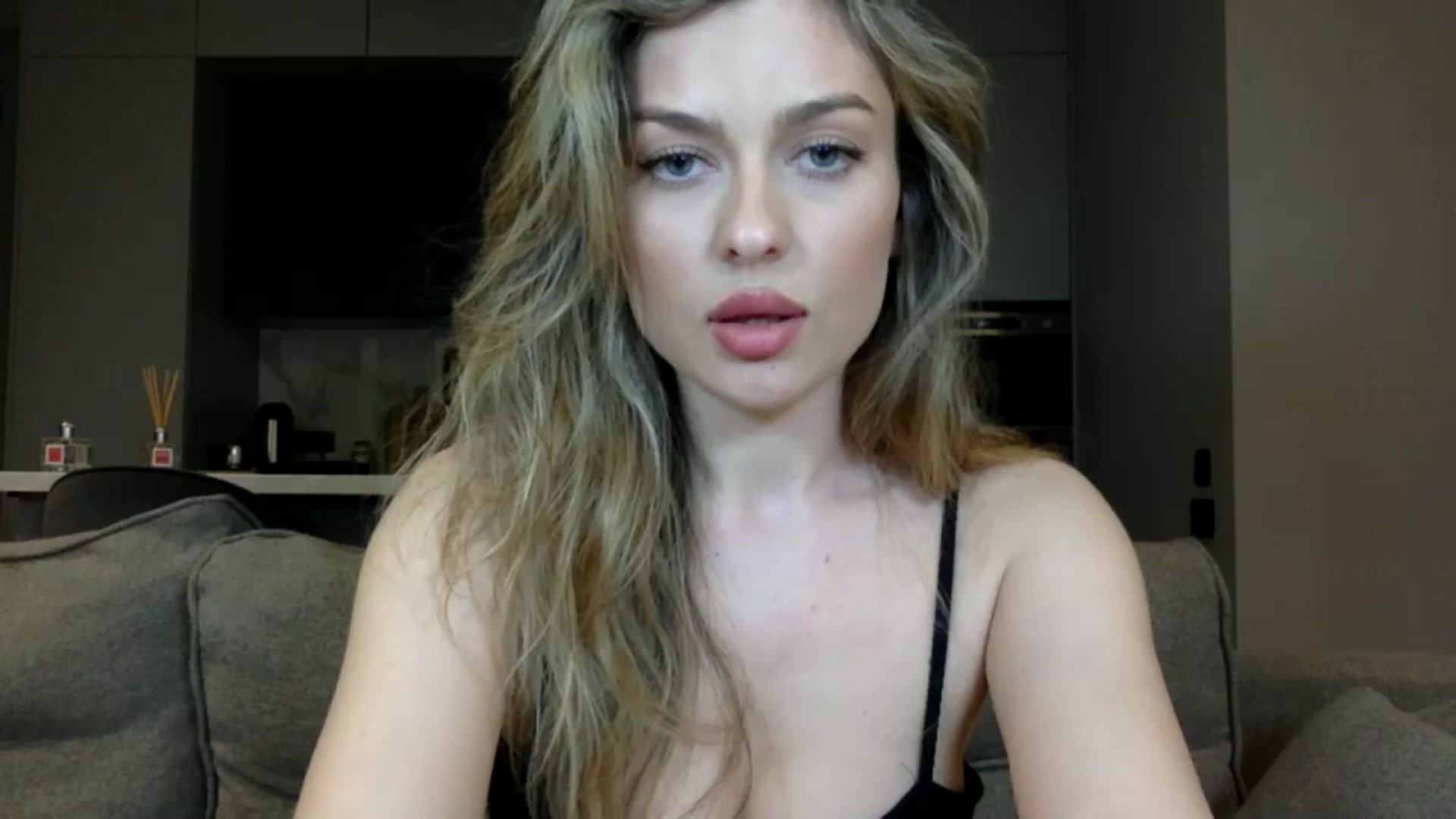 Gallery image thumbnail from SindiMoon's myfreecams stream on, 05/03/2024, 21:35 image 14 of 20
