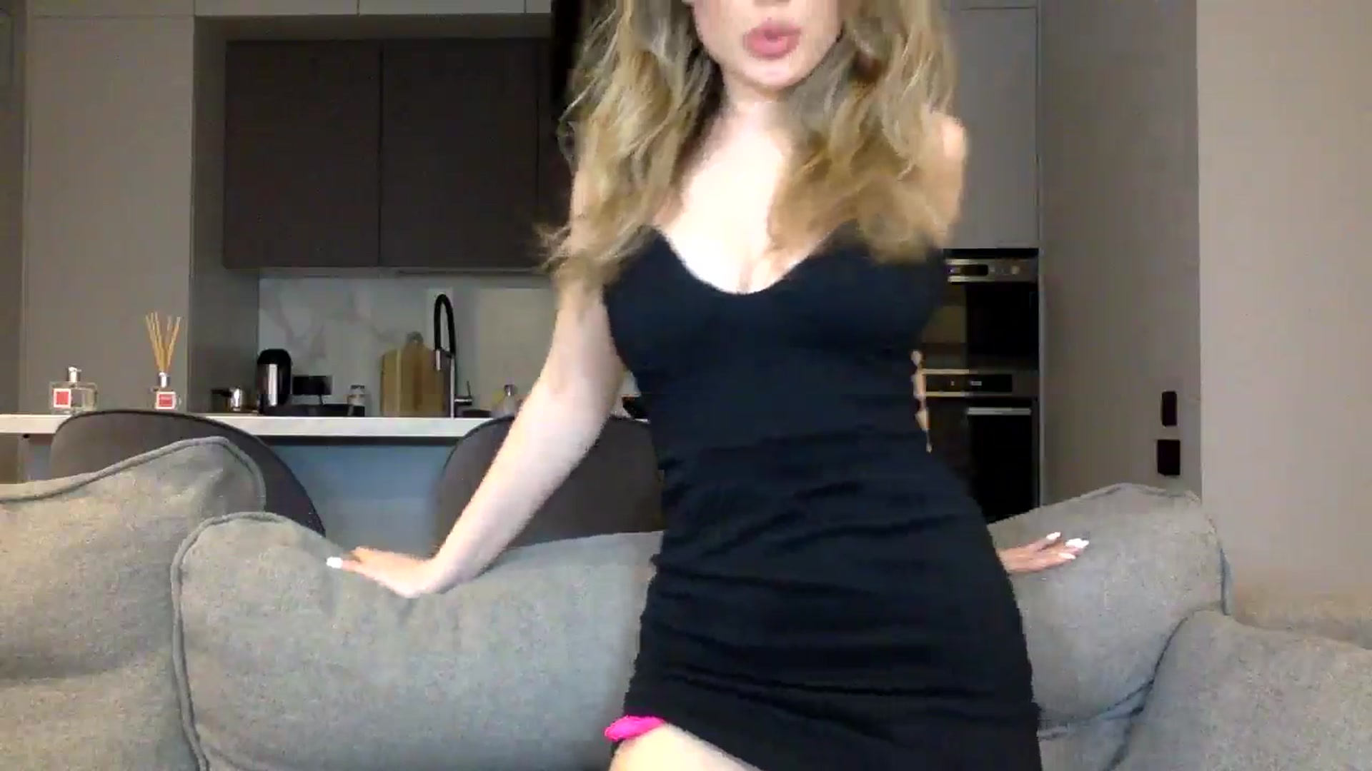 Gallery image thumbnail from SindiMoon's myfreecams stream on, 05/03/2024, 23:21 image 10 of 20