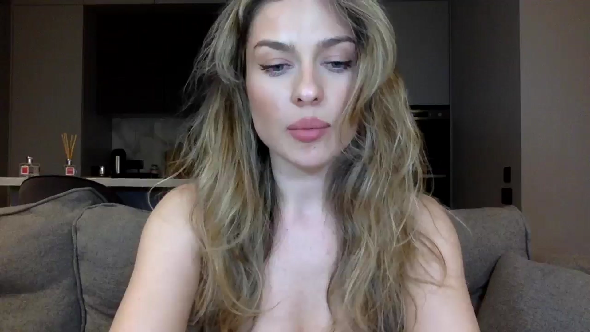 Gallery image thumbnail from SindiMoon's myfreecams stream on, 05/03/2024, 23:21 image 6 of 20