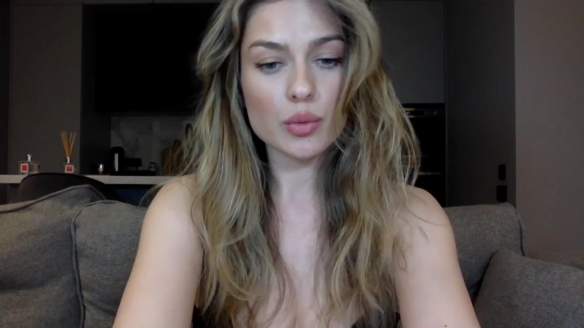 Gallery image thumbnail from SindiMoon's myfreecams stream on, 05/03/2024, 23:21 image 1 of 20