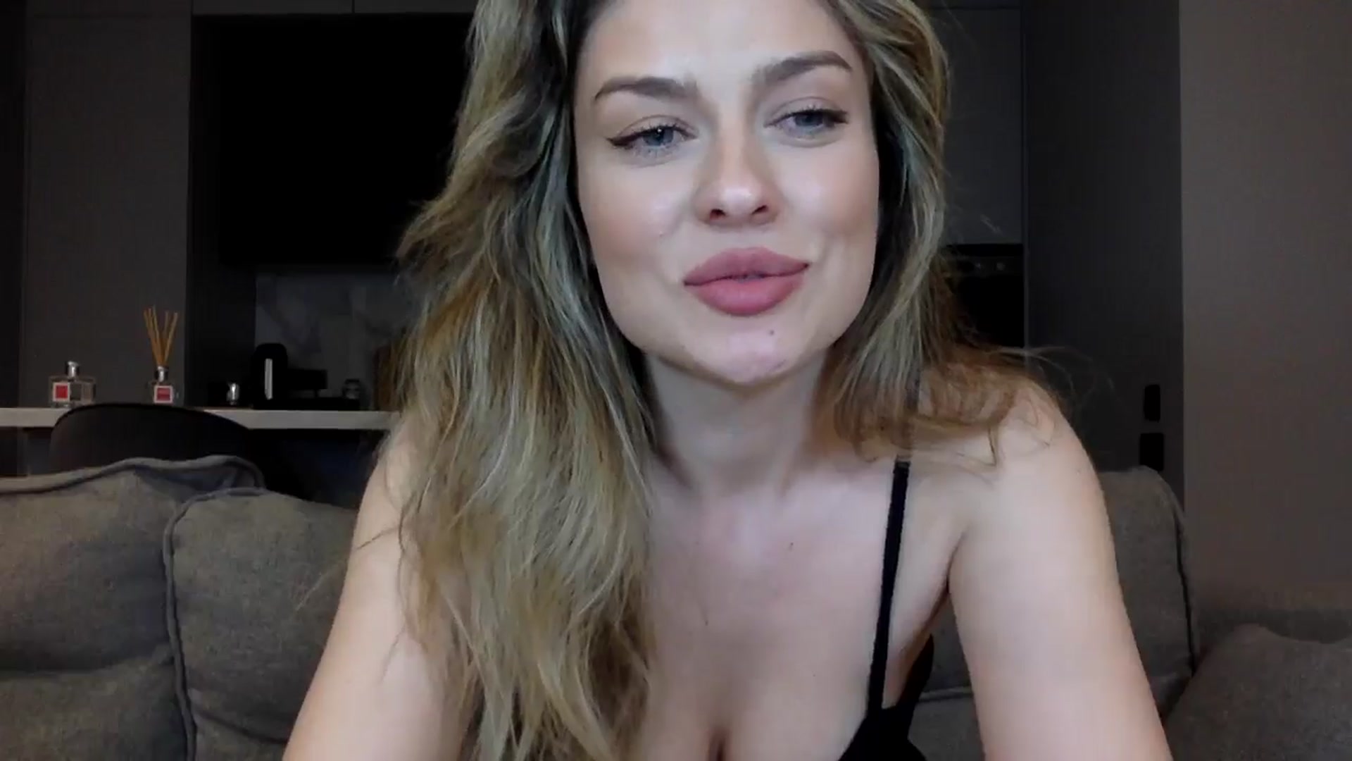 Gallery image thumbnail from SindiMoon's myfreecams stream on, 05/03/2024, 23:21 image 15 of 20