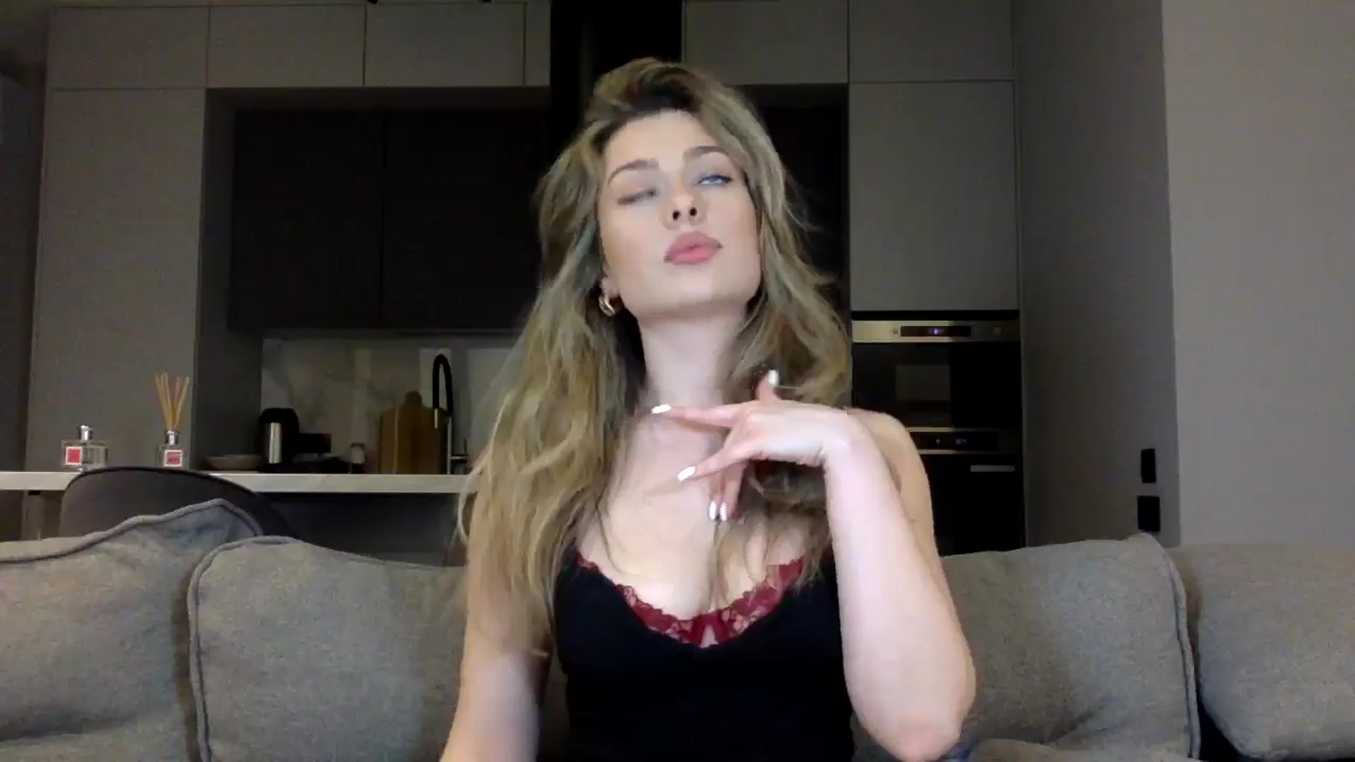Gallery image thumbnail from SindiMoon's myfreecams stream on, 05/04/2024, 22:33 image 17 of 20