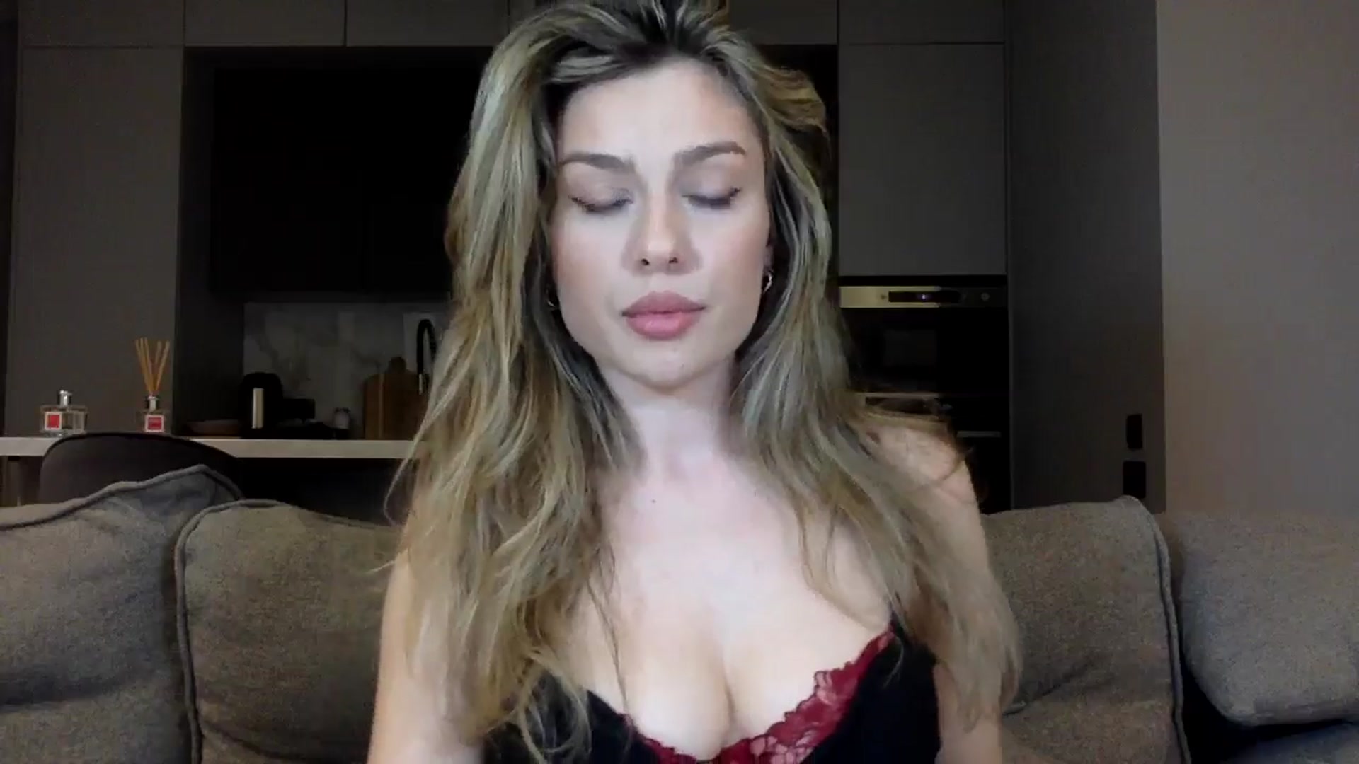 Gallery image thumbnail from SindiMoon's myfreecams stream on, 05/04/2024, 22:33 image 4 of 20