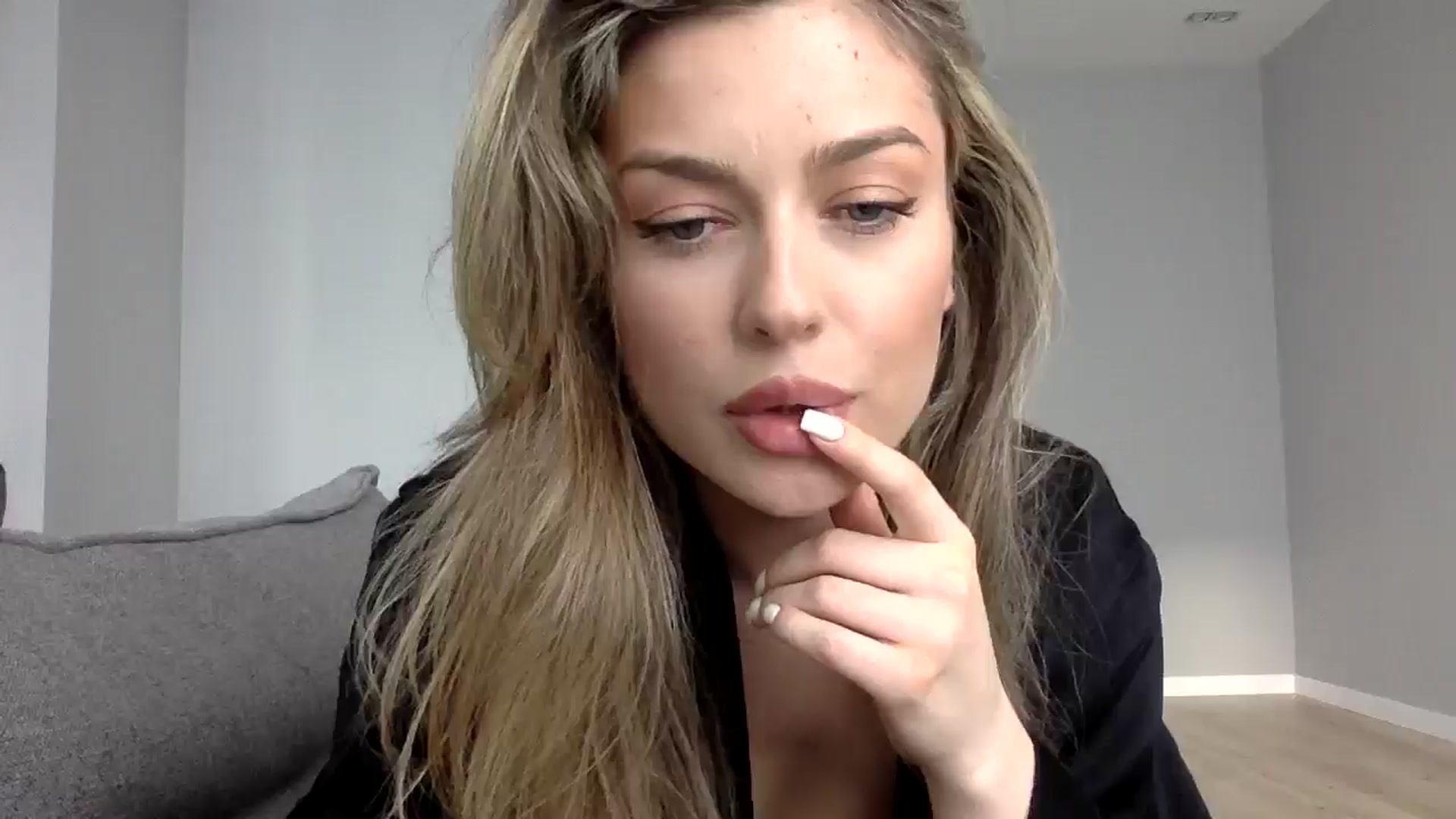 Gallery image thumbnail from SindiMoon's myfreecams stream on, 05/09/2024, 15:43 image 6 of 20