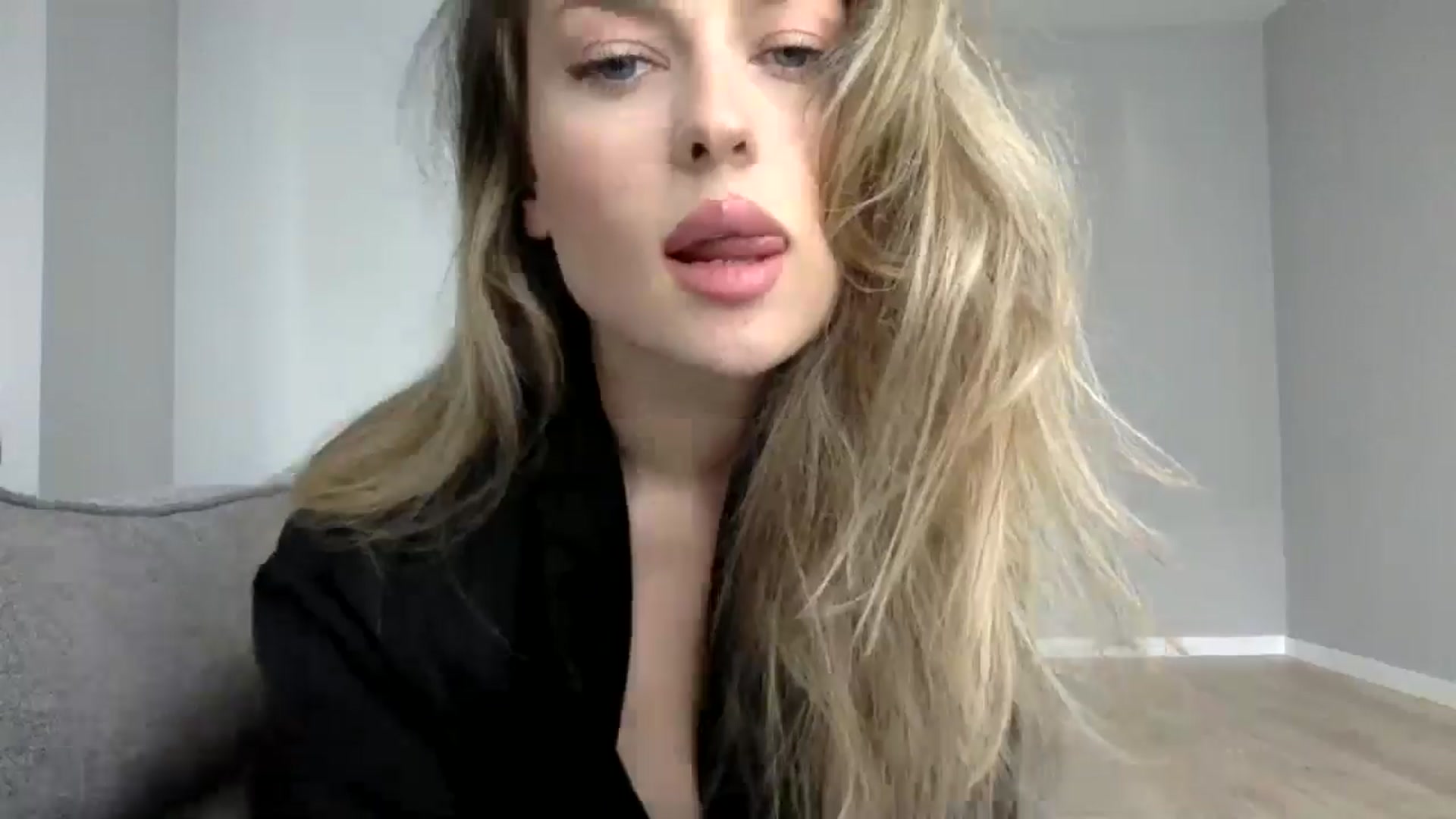 Gallery image thumbnail from SindiMoon's myfreecams stream on, 05/09/2024, 15:43 image 18 of 20