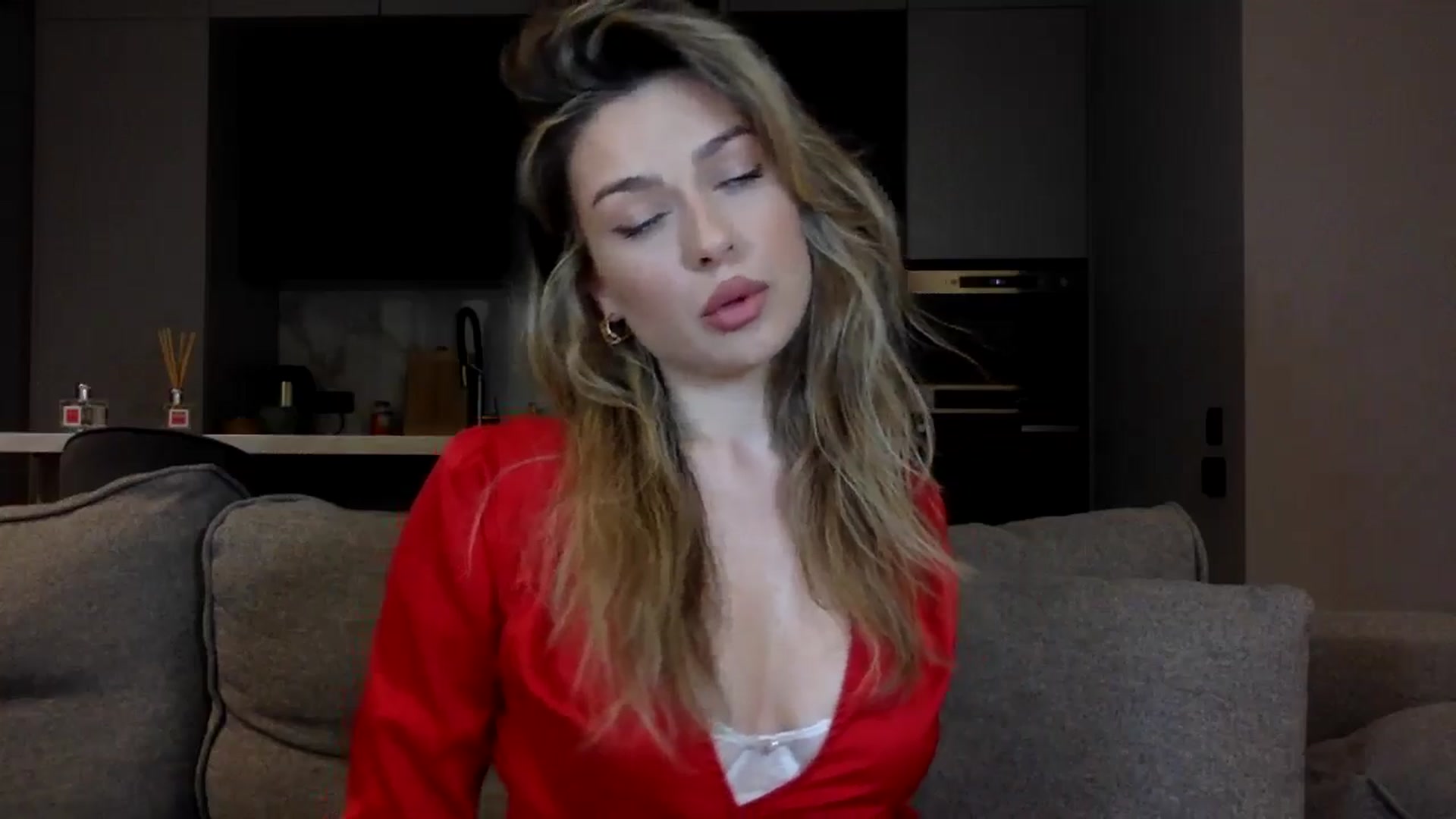 Gallery image thumbnail from SindiMoon's myfreecams stream on, 05/13/2024, 01:15 image 3 of 20