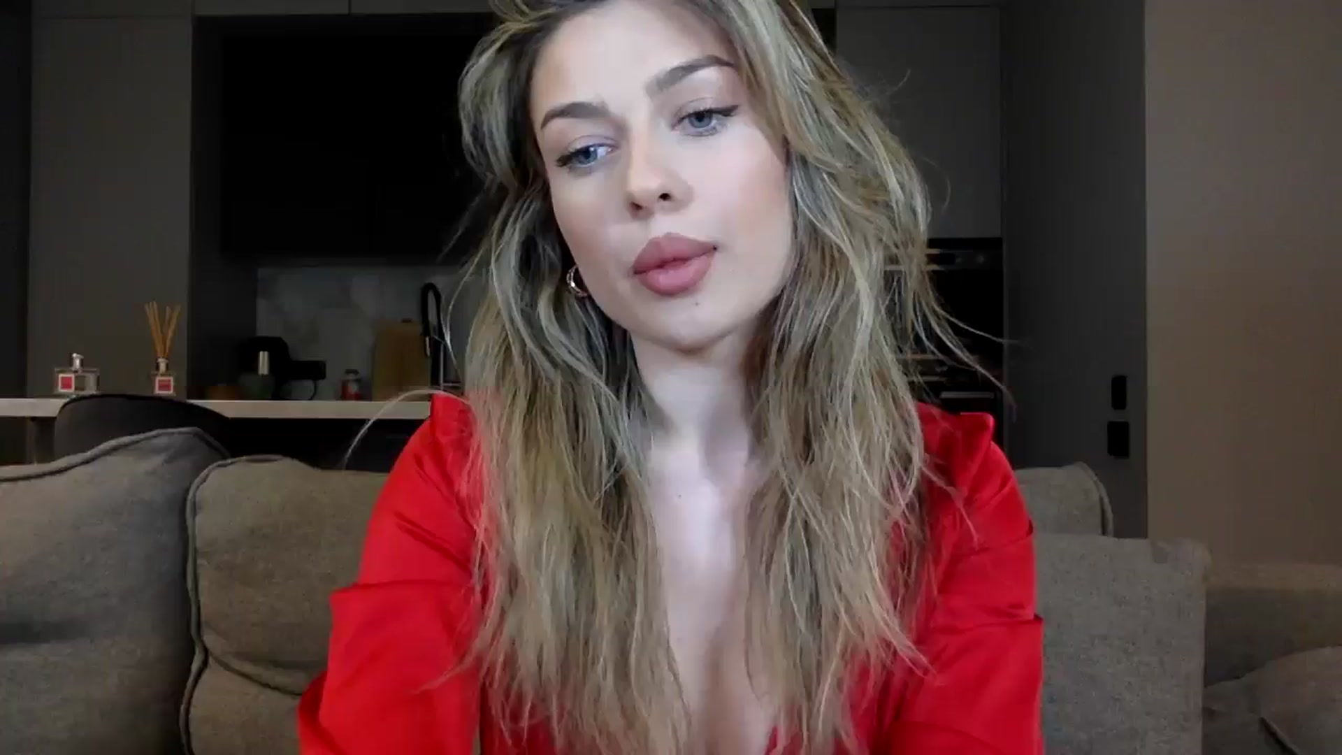 Gallery image thumbnail from SindiMoon's myfreecams stream on, 05/13/2024, 01:15 image 2 of 20
