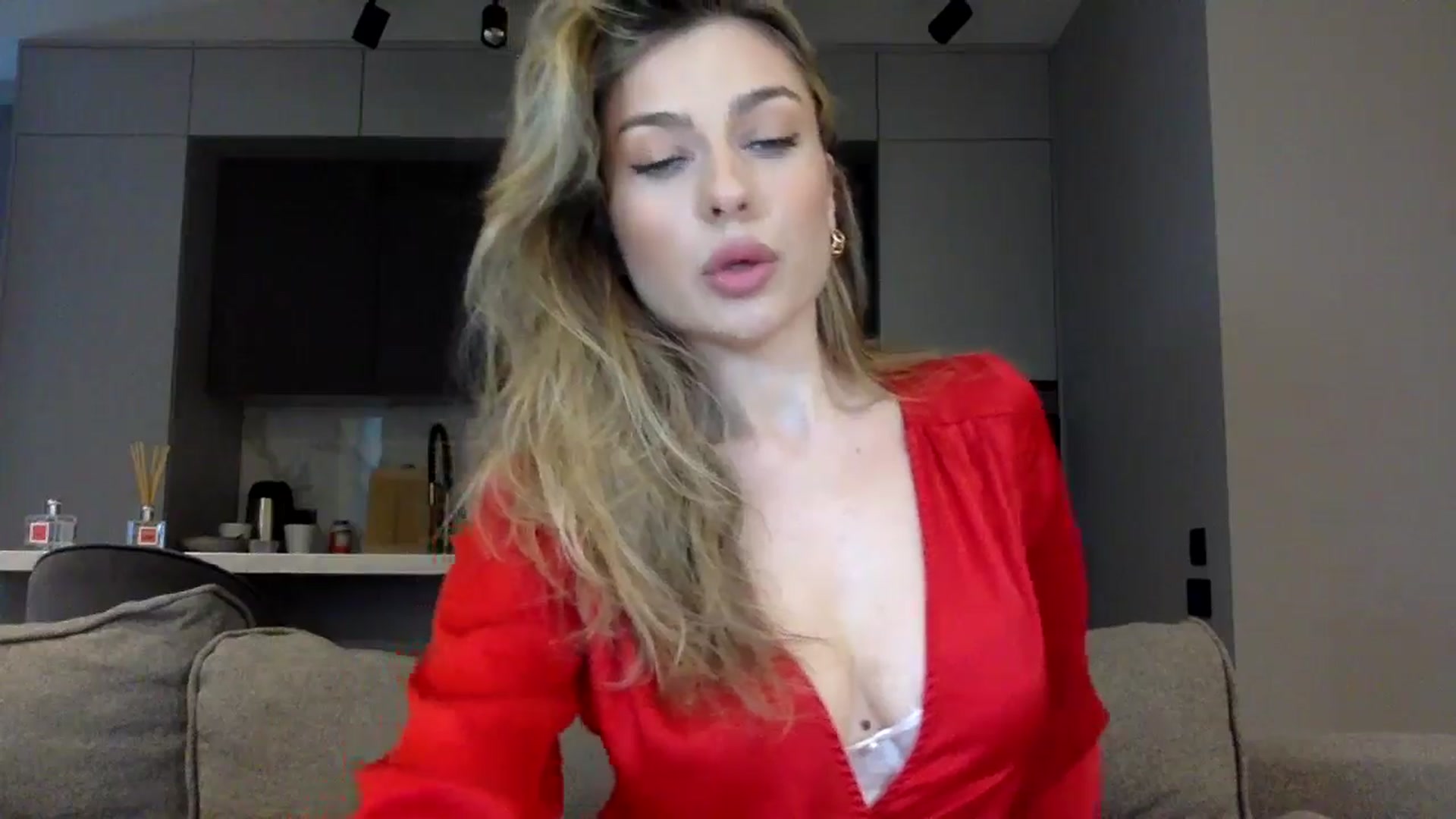 Gallery image thumbnail from SindiMoon's myfreecams stream on, 05/14/2024, 16:21 image 13 of 20