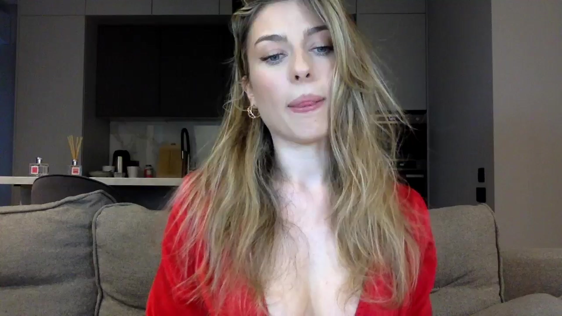 Gallery image thumbnail from SindiMoon's myfreecams stream on, 05/14/2024, 17:12 image 10 of 20