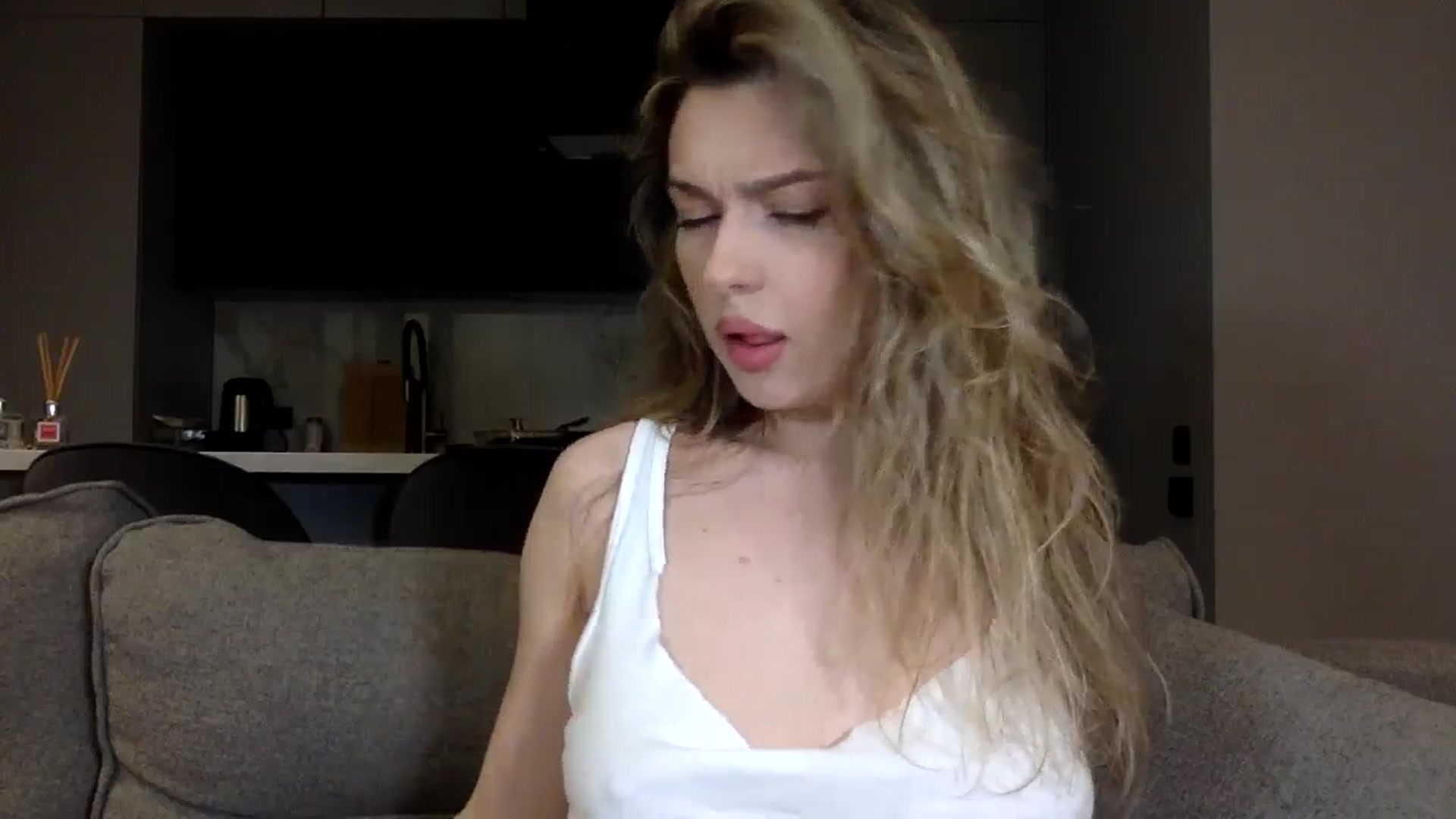 Gallery image thumbnail from SindiMoon's myfreecams stream on, 05/18/2024, 21:29 image 8 of 20