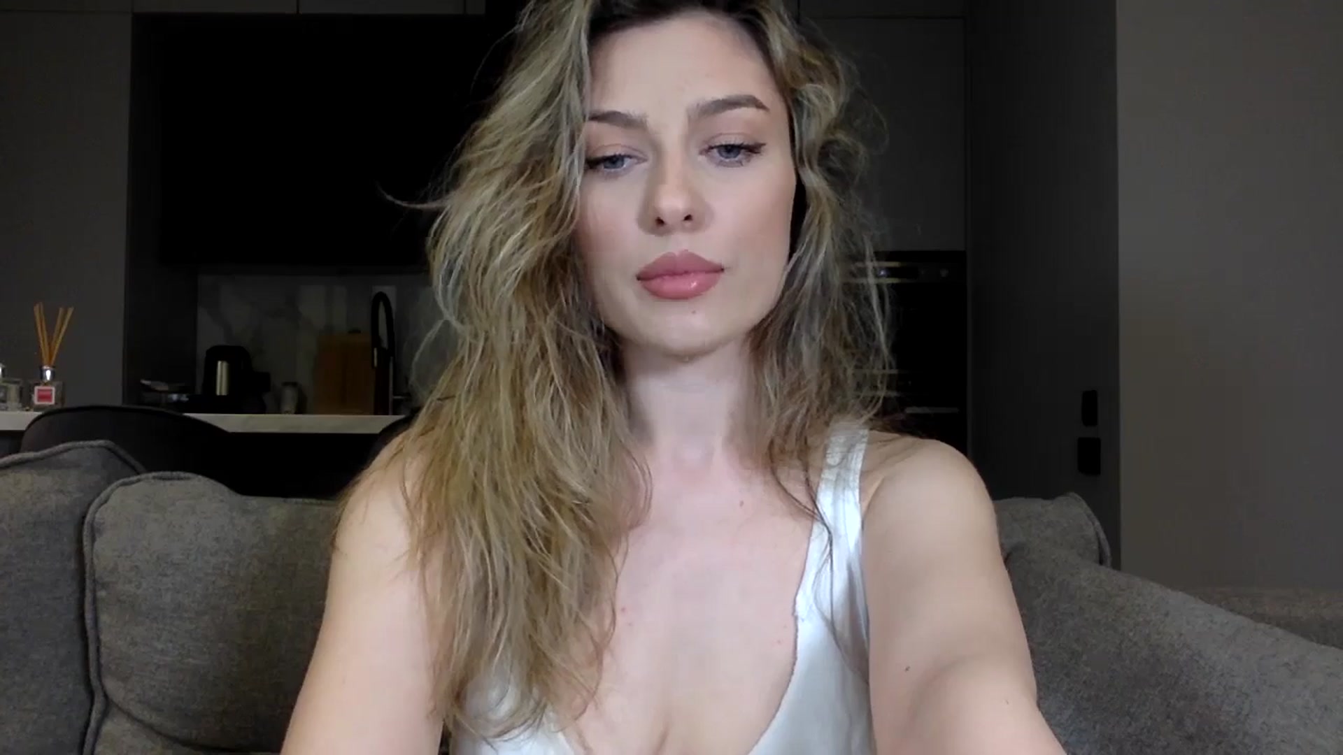 Gallery image thumbnail from SindiMoon's myfreecams stream on, 05/18/2024, 21:29 image 4 of 20
