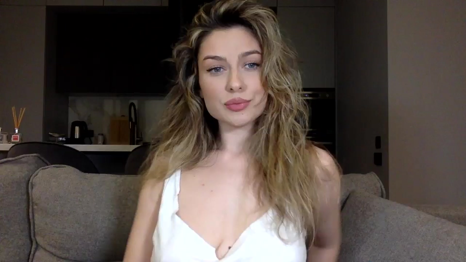 Gallery image thumbnail from SindiMoon's myfreecams stream on, 05/18/2024, 21:29 image 9 of 20