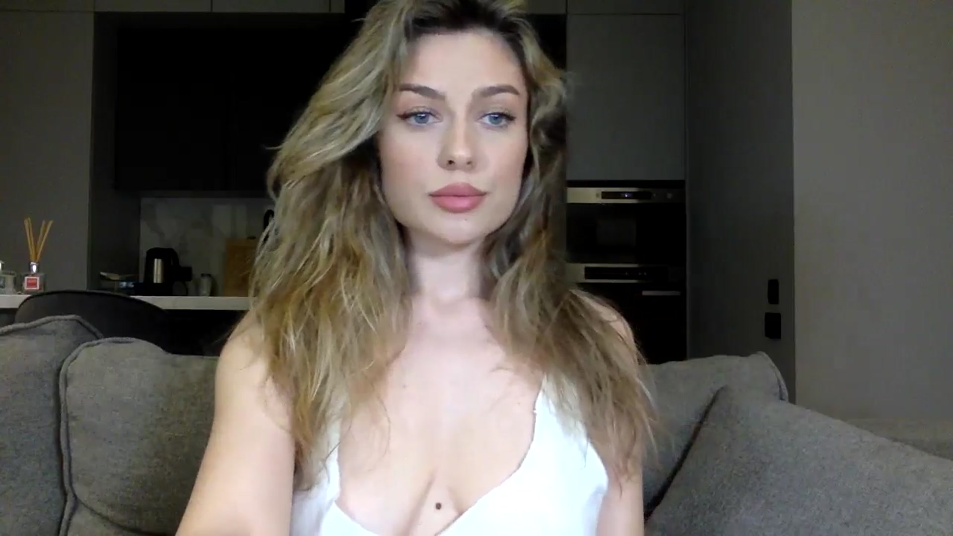 Gallery image thumbnail from SindiMoon's myfreecams stream on, 05/18/2024, 21:29 image 2 of 20