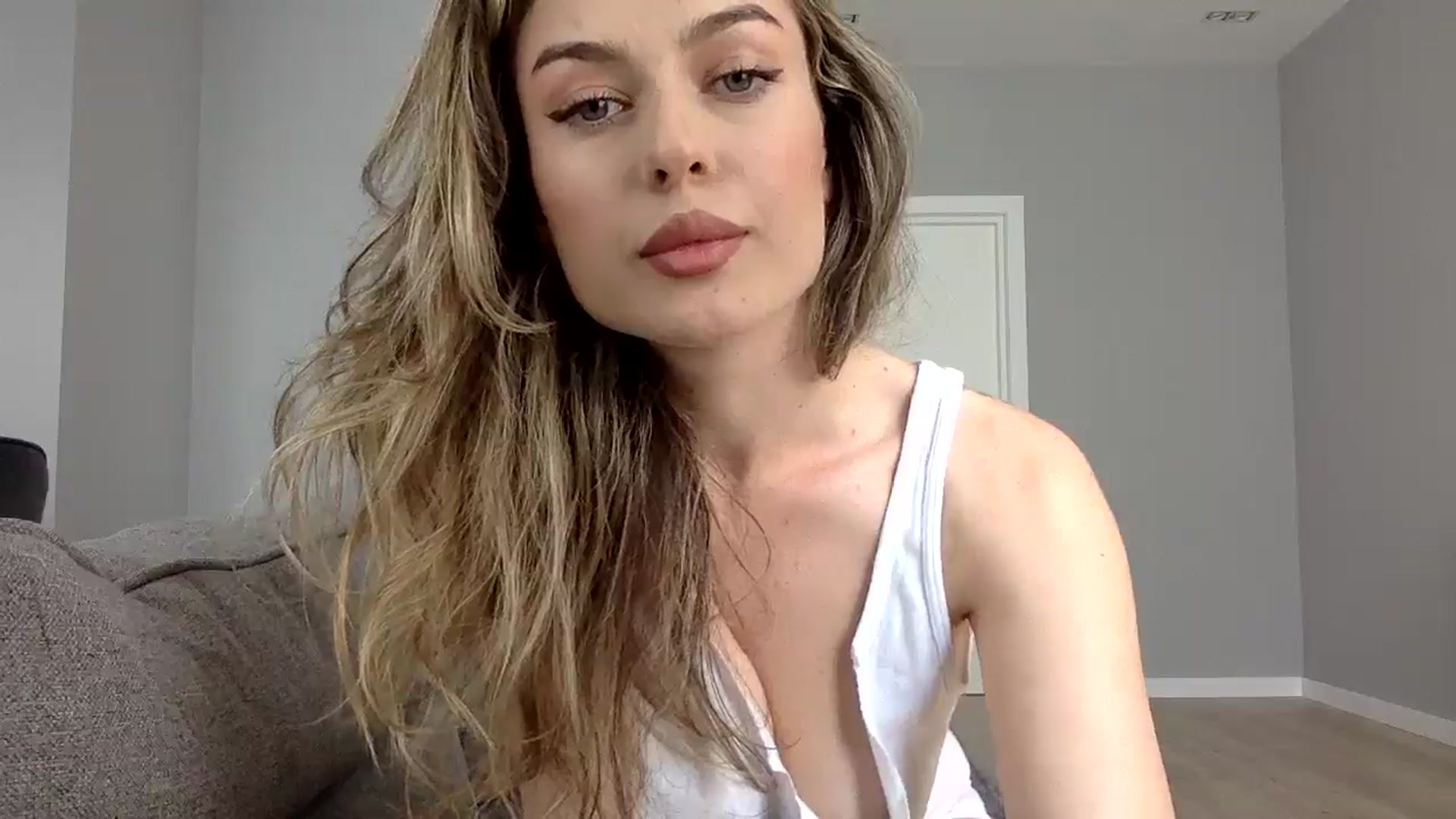 Gallery image thumbnail from SindiMoon's myfreecams stream on, 06/07/2024, 13:29 image 5 of 20