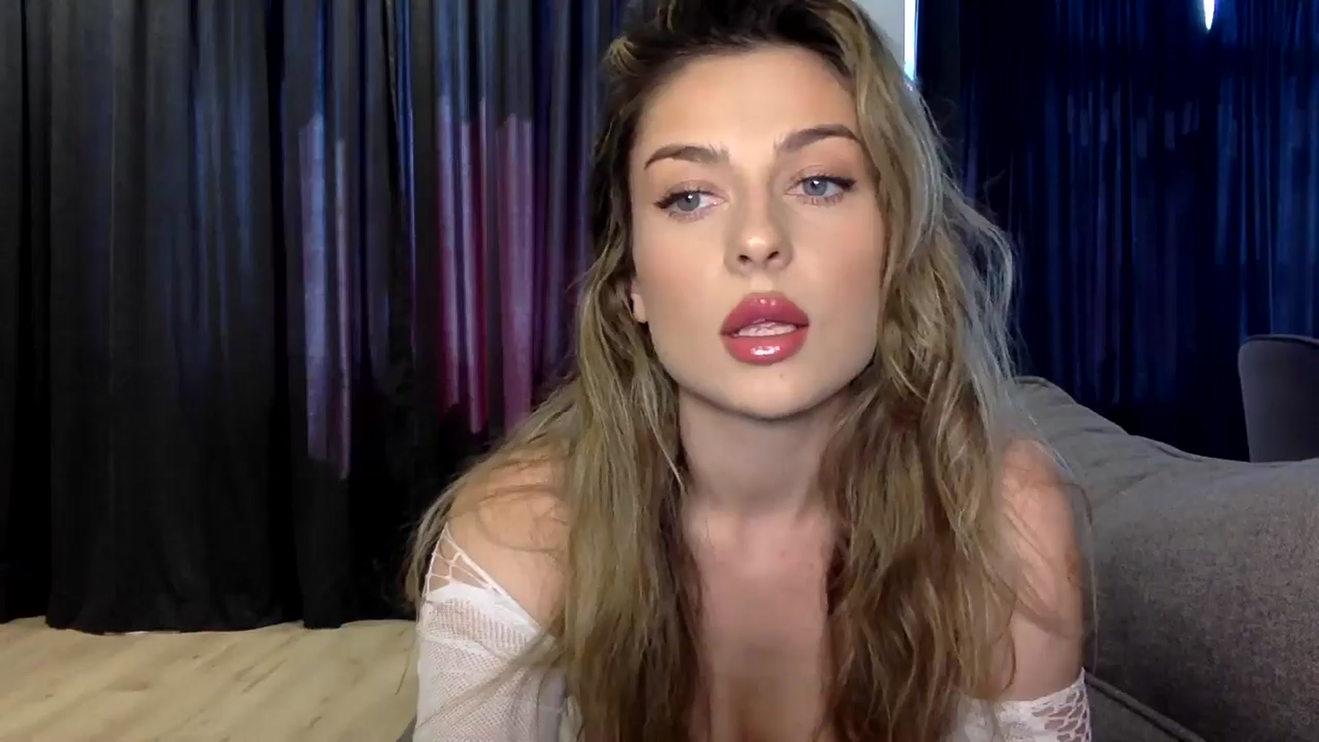 Gallery image thumbnail from SindiMoon's myfreecams stream on, 06/19/2024, 12:38 image 6 of 20