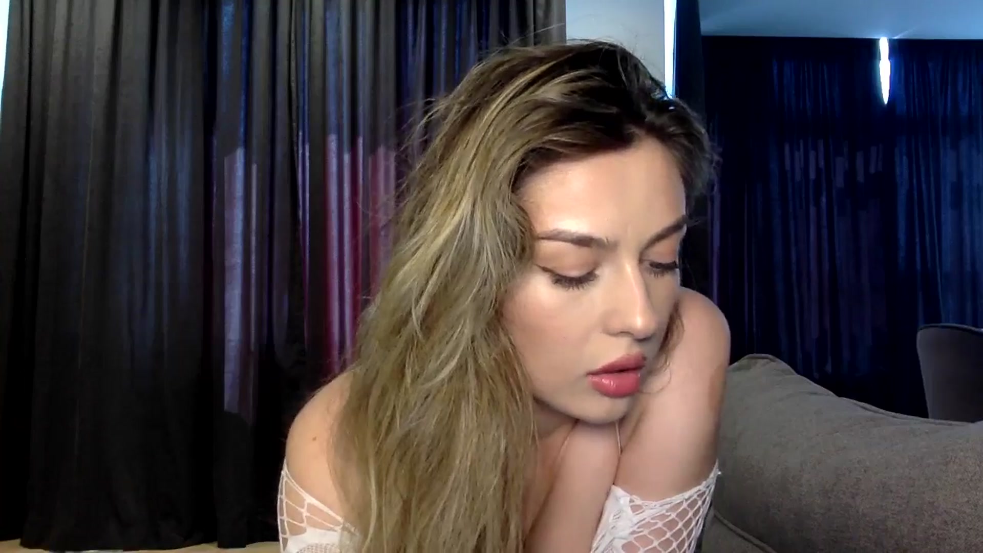Gallery image thumbnail from SindiMoon's myfreecams stream on, 06/19/2024, 12:38 image 16 of 20