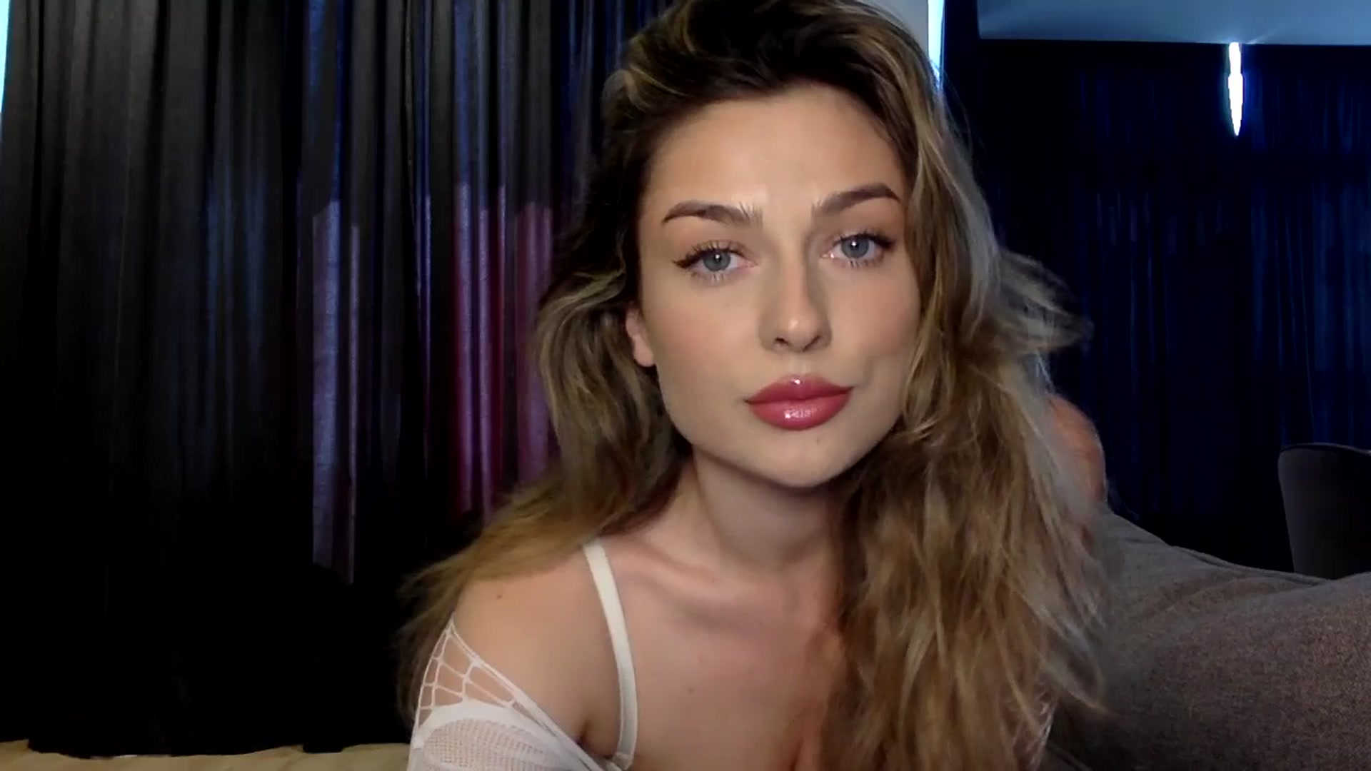 Gallery image thumbnail from SindiMoon's myfreecams stream on, 06/19/2024, 12:38 image 12 of 20