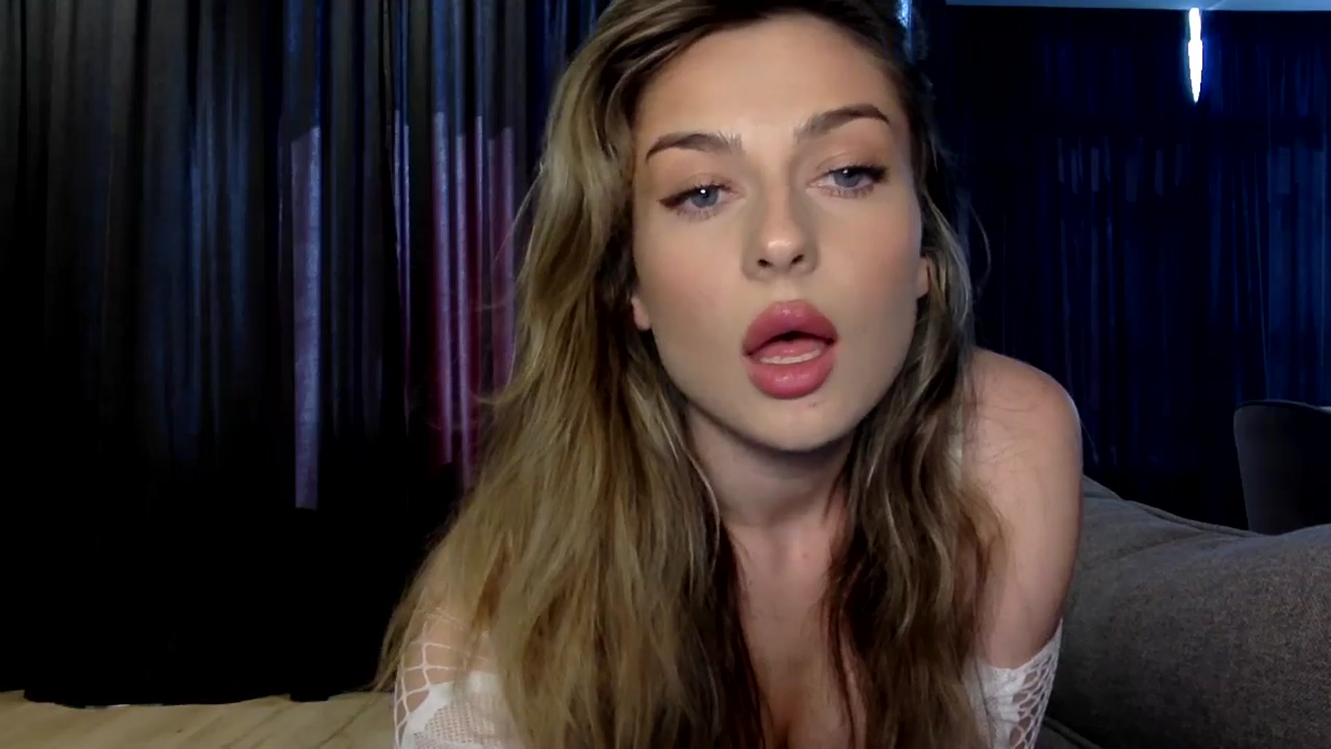 Gallery image thumbnail from SindiMoon's myfreecams stream on, 06/19/2024, 13:03 image 6 of 20