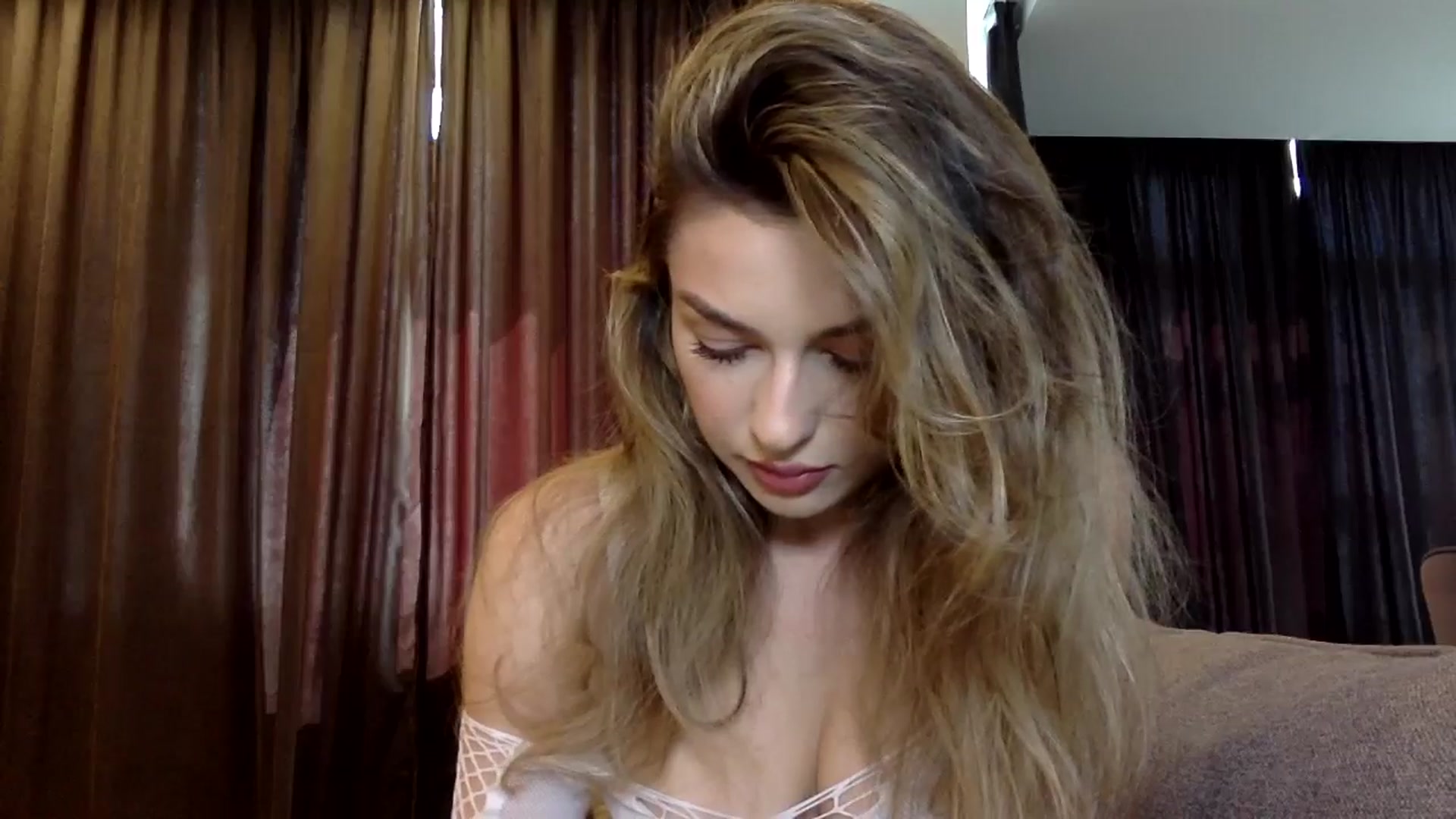 Gallery image thumbnail from SindiMoon's myfreecams stream on, 06/21/2024, 12:31 image 12 of 20