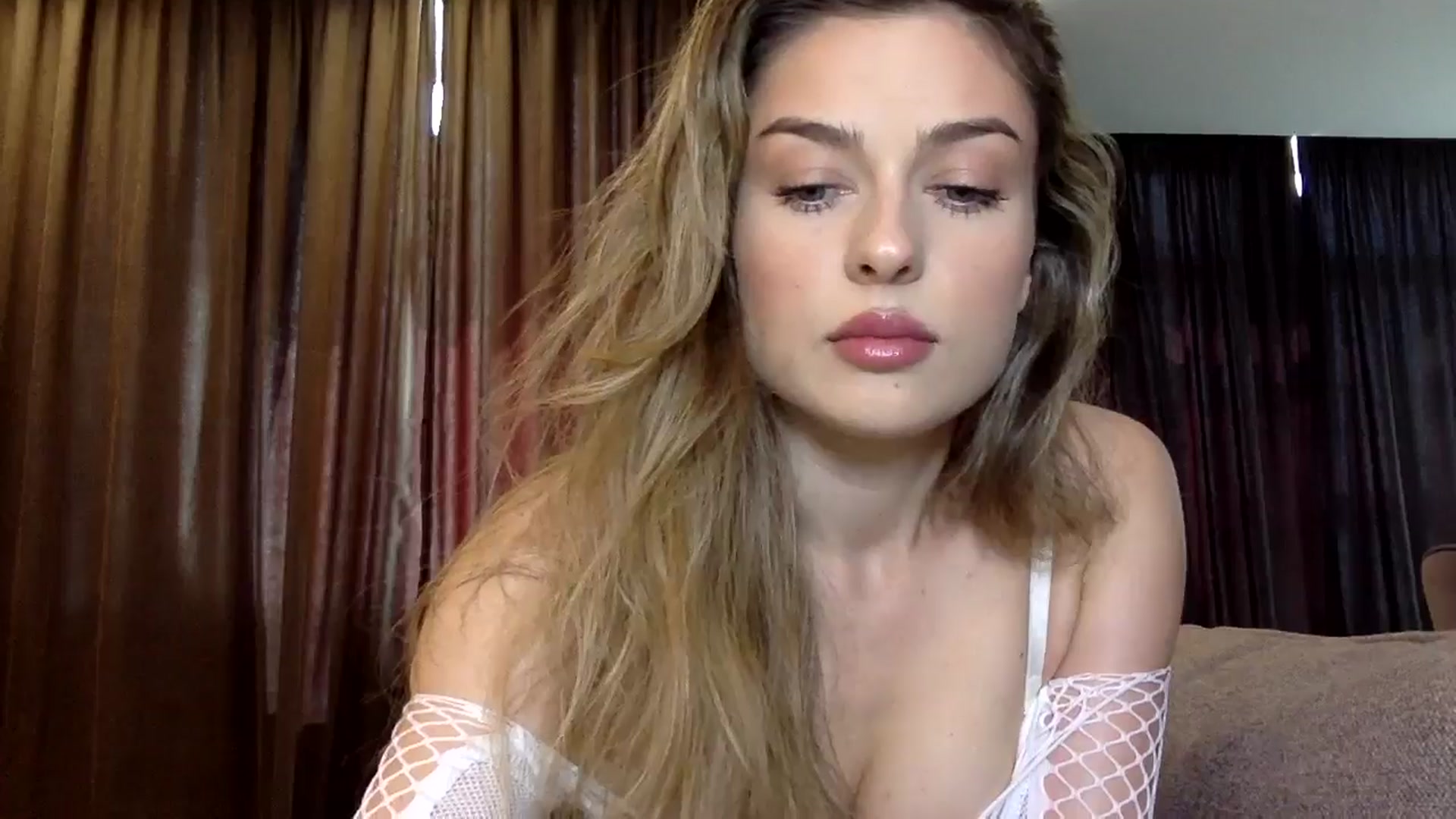 Gallery image thumbnail from SindiMoon's myfreecams stream on, 06/21/2024, 12:31 image 8 of 20