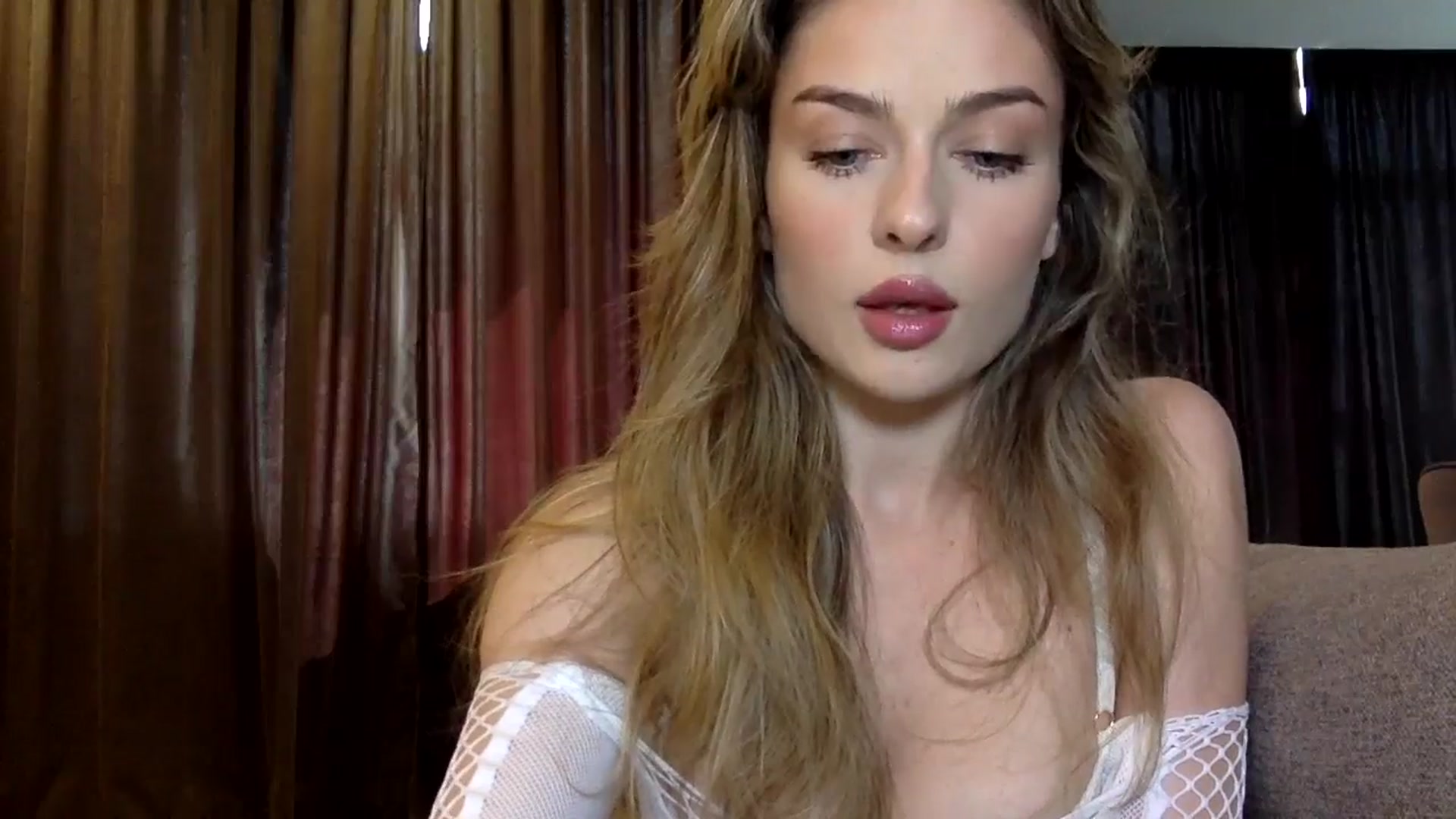 Gallery image thumbnail from SindiMoon's myfreecams stream on, 06/21/2024, 12:31 image 2 of 20