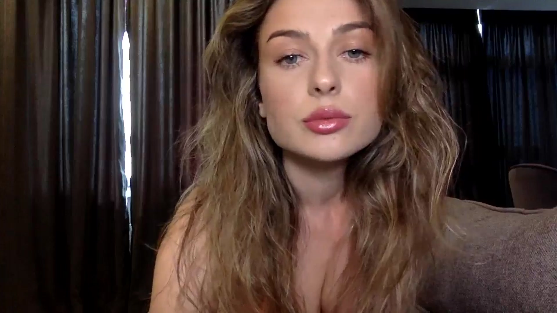 Gallery image thumbnail from SindiMoon's myfreecams stream on, 06/25/2024, 14:46 image 10 of 20
