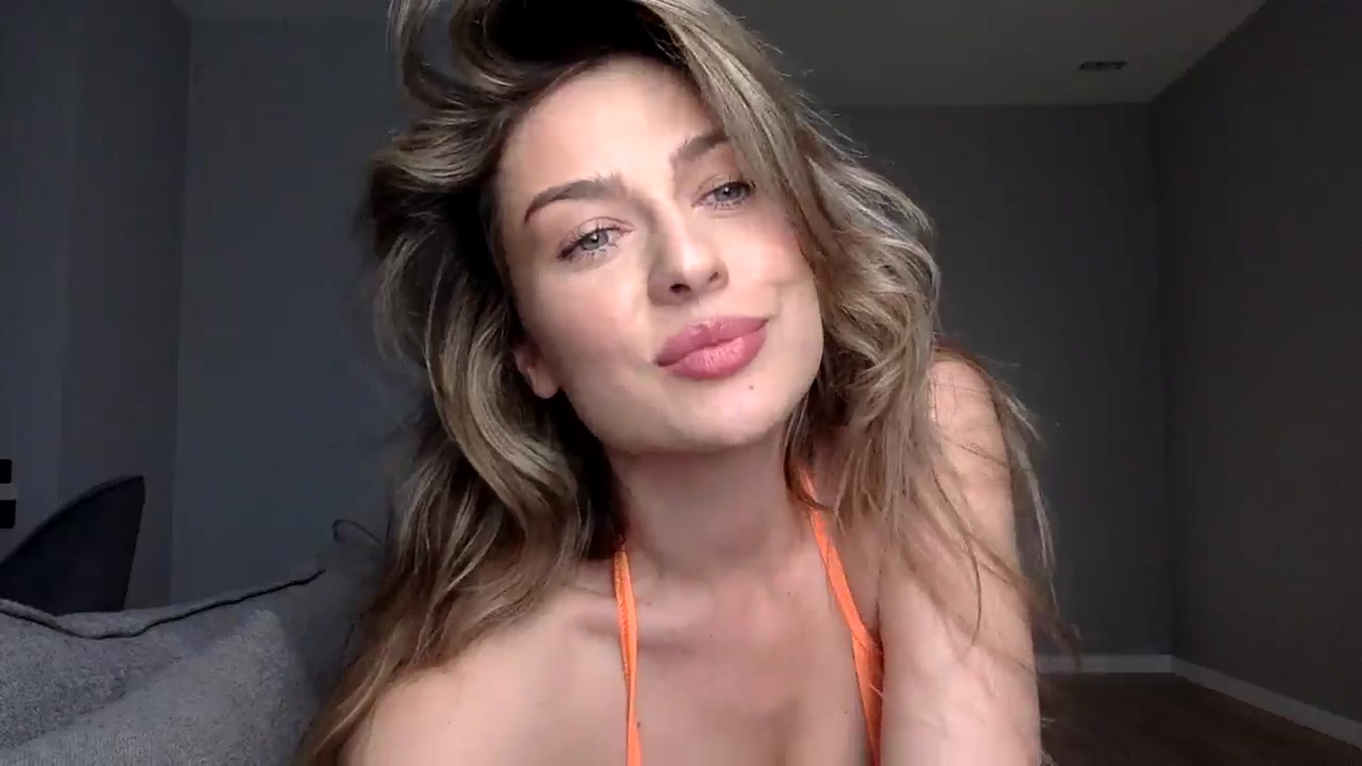 Gallery image thumbnail from SindiMoon's myfreecams stream on, 06/25/2024, 15:38 image 11 of 20