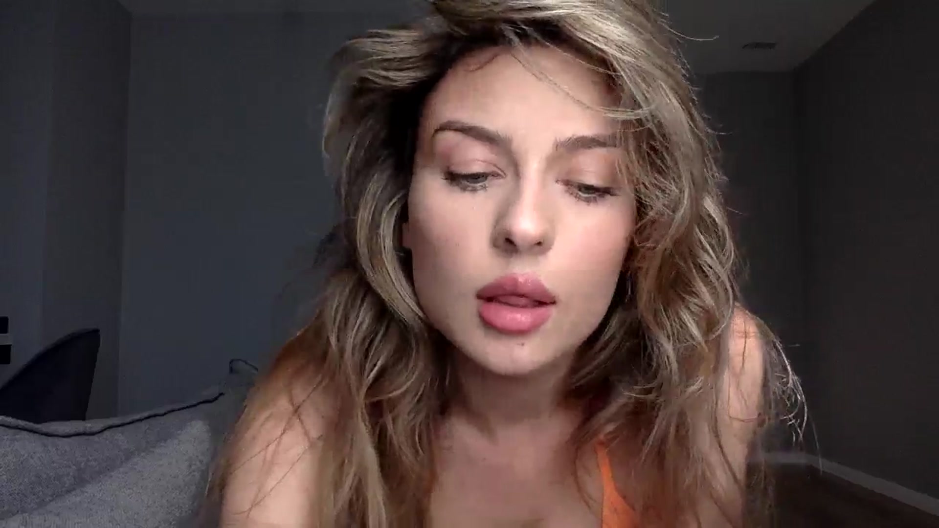 Gallery image thumbnail from SindiMoon's myfreecams stream on, 06/25/2024, 15:38 image 13 of 20