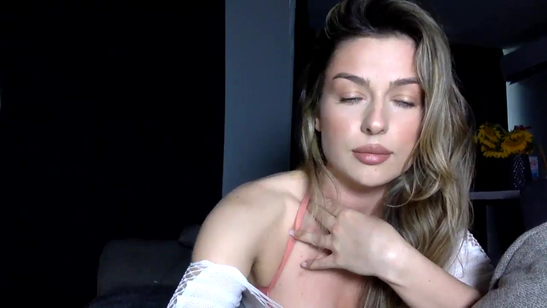 Gallery image thumbnail from SindiMoon's myfreecams stream on, 07/03/2024, 17:45 image 10 of 20