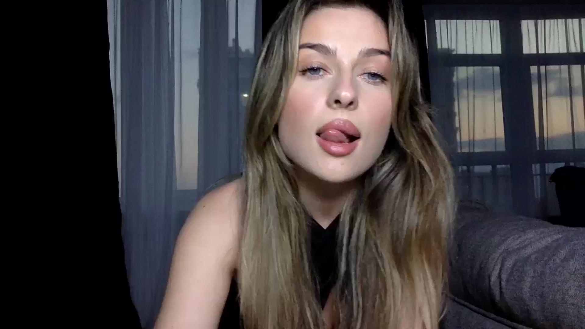 Gallery image thumbnail from SindiMoon's myfreecams stream on, 07/22/2024, 18:03 image 12 of 20
