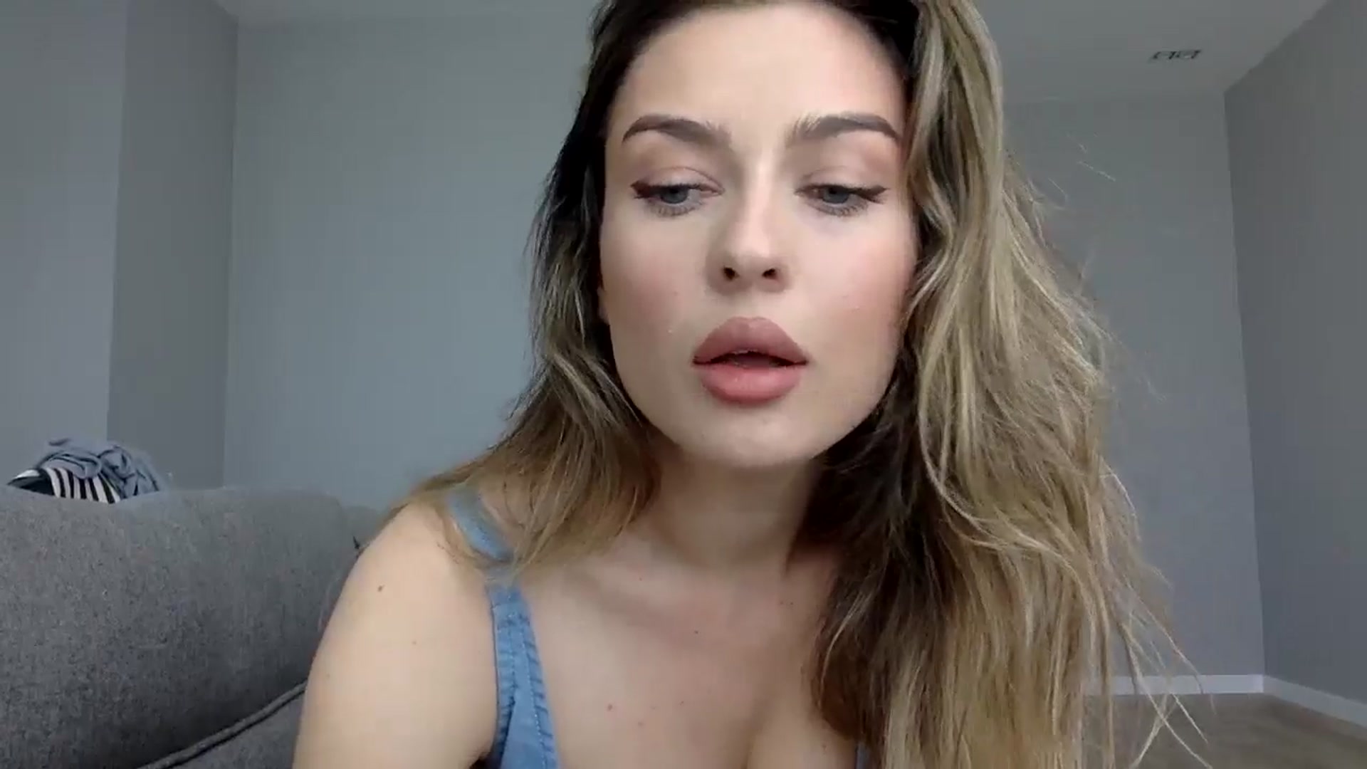 Gallery image thumbnail from SindiMoon's myfreecams stream on, 08/13/2024, 11:19 image 11 of 20