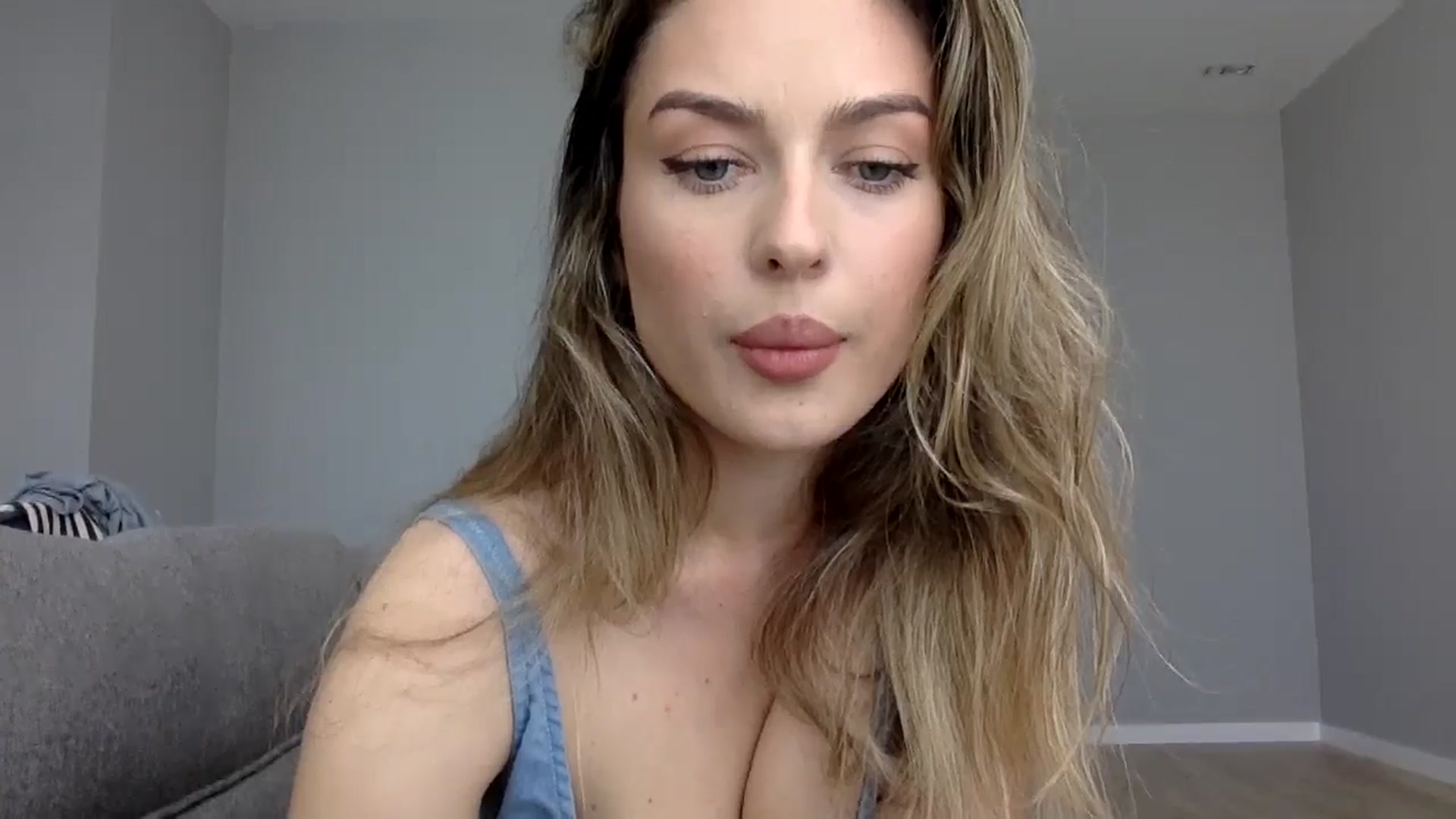 Gallery image thumbnail from SindiMoon's myfreecams stream on, 08/13/2024, 11:19 image 15 of 20