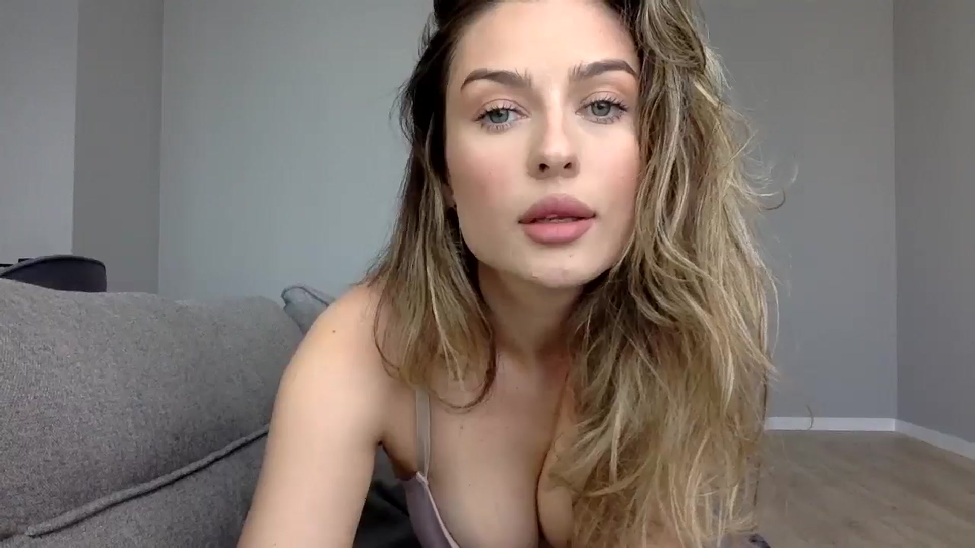 Gallery image thumbnail from SindiMoon's myfreecams stream on, 08/20/2024, 10:59 image 8 of 20