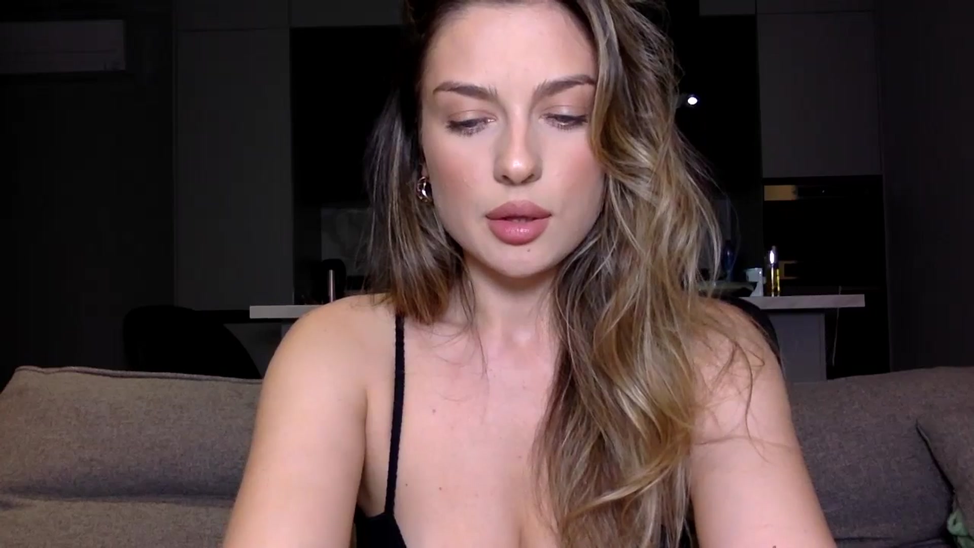 Gallery image thumbnail from SindiMoon's myfreecams stream on, 09/10/2024, 20:20 image 18 of 20