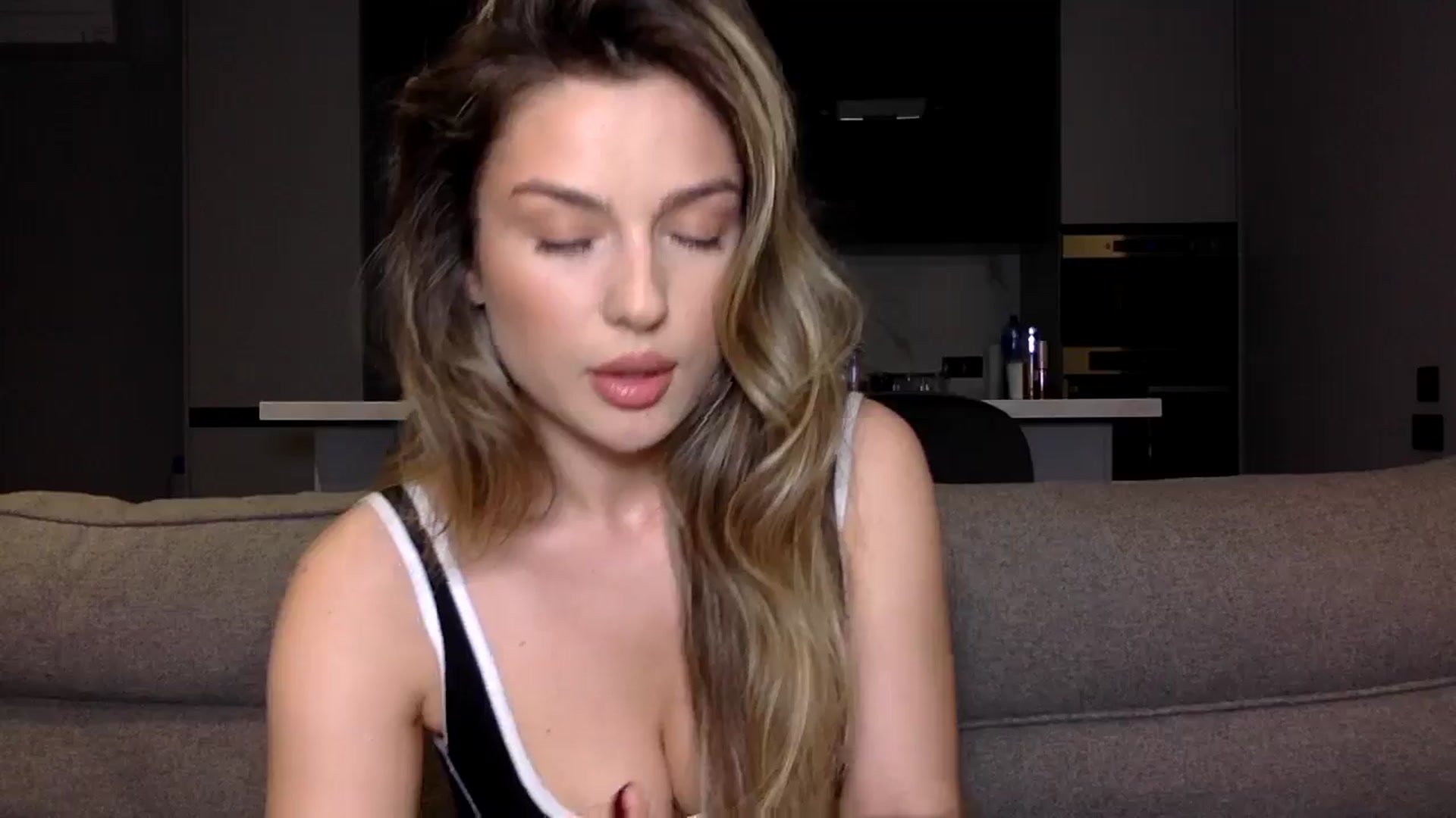 Gallery image thumbnail from SindiMoon's myfreecams stream on, 09/12/2024, 20:53 image 18 of 20