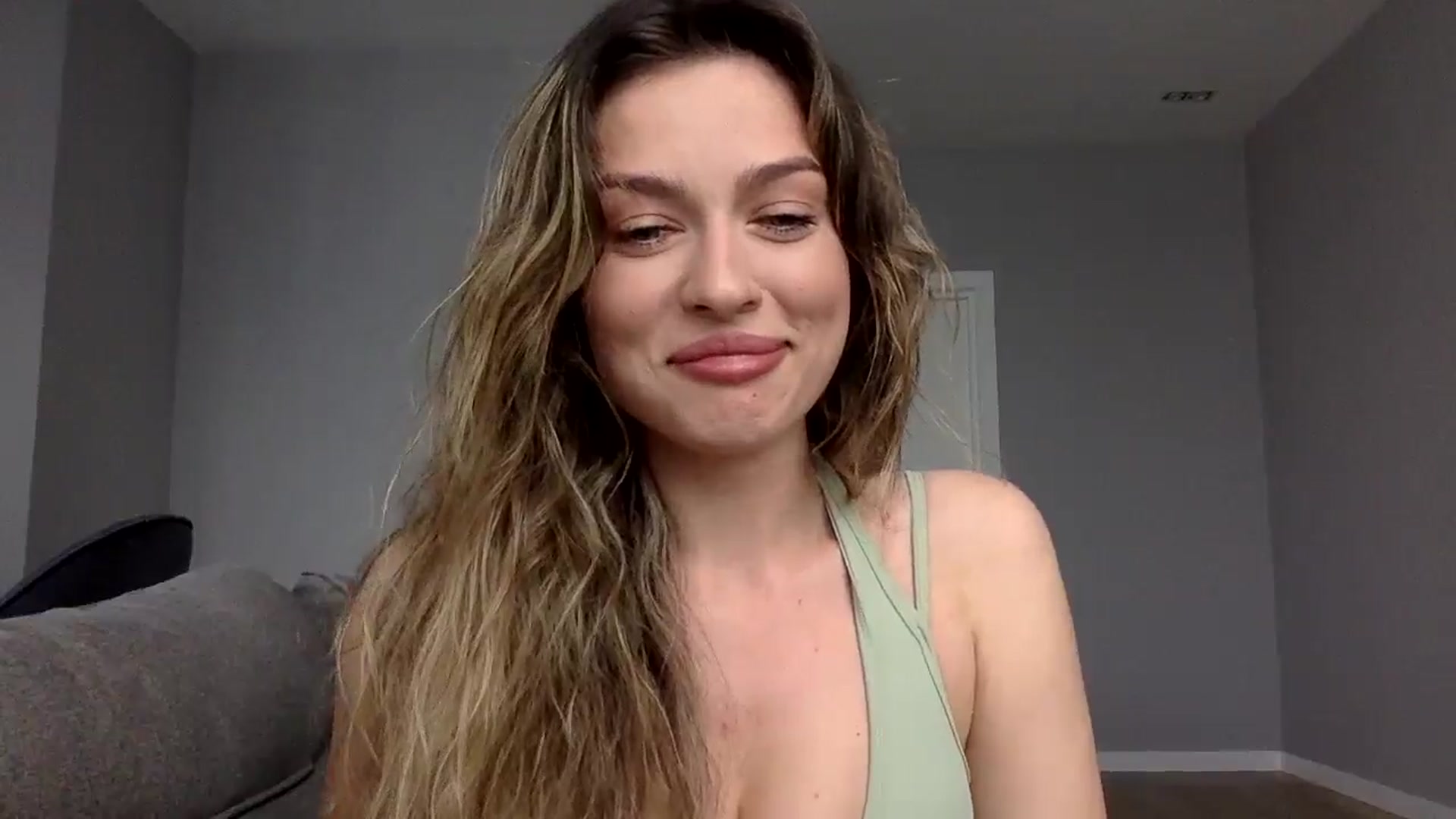 Gallery image thumbnail from SindiMoon's myfreecams stream on, 09/17/2024, 12:40 image 16 of 20