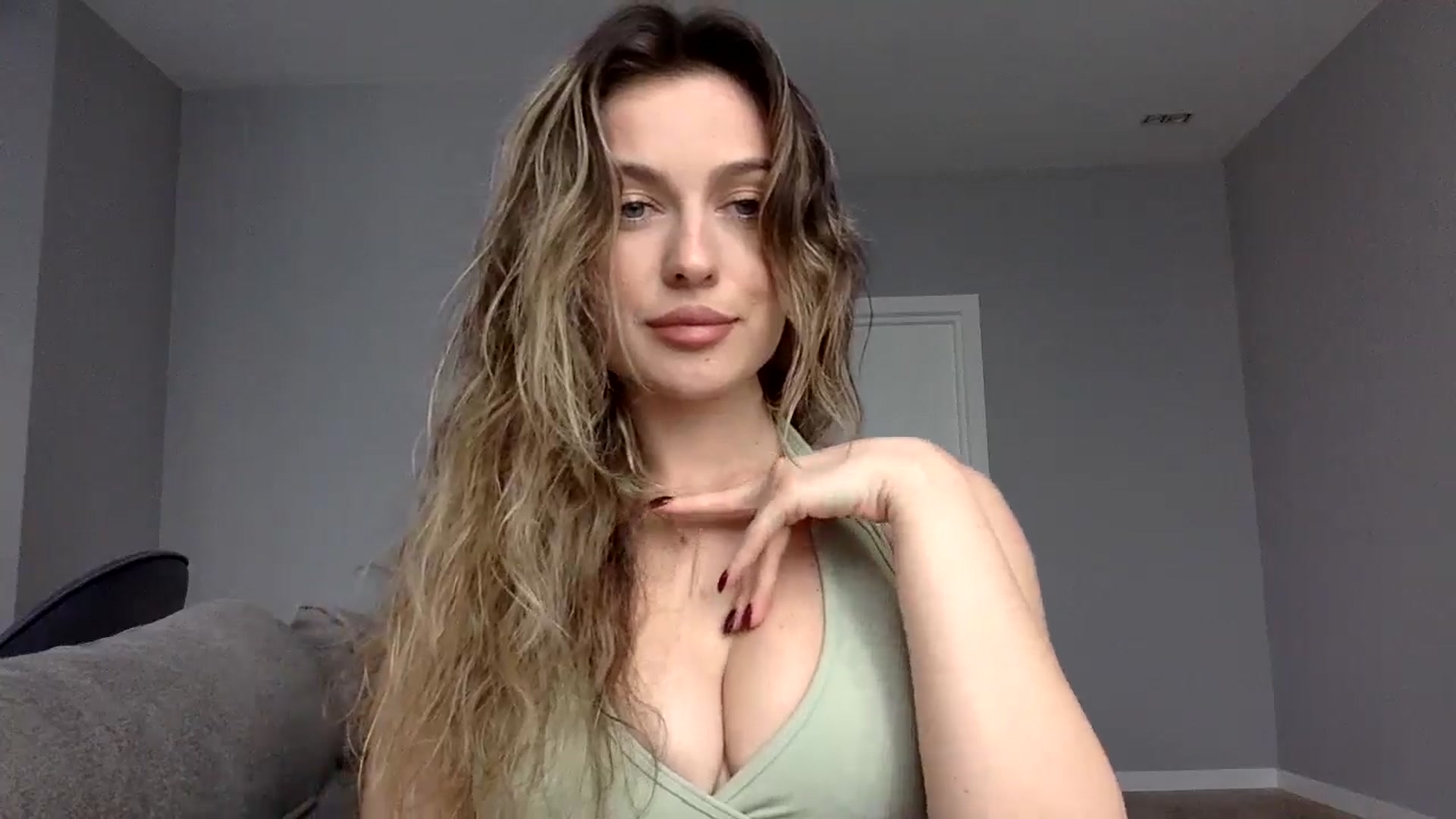 Gallery image thumbnail from SindiMoon's myfreecams stream on, 09/17/2024, 12:40 image 13 of 20