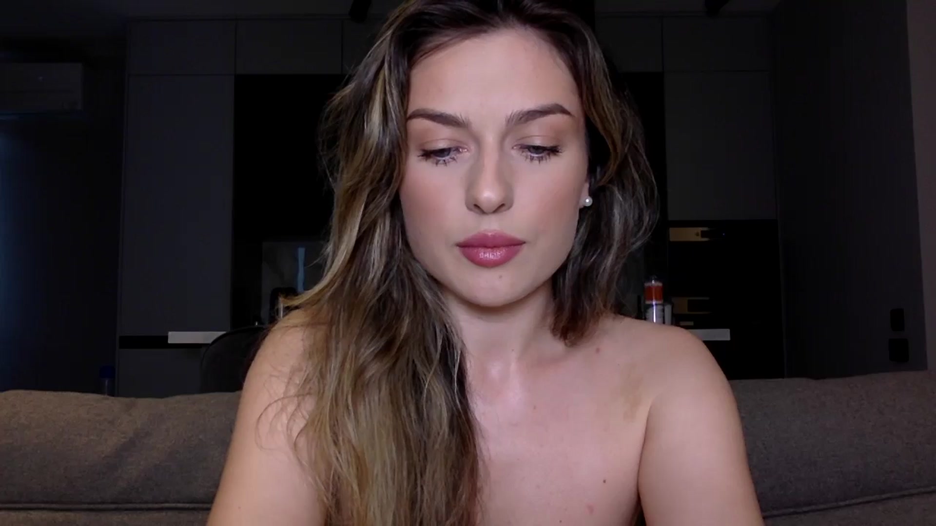 Gallery image thumbnail from SindiMoon's myfreecams stream on, 09/18/2024, 11:35 image 13 of 20