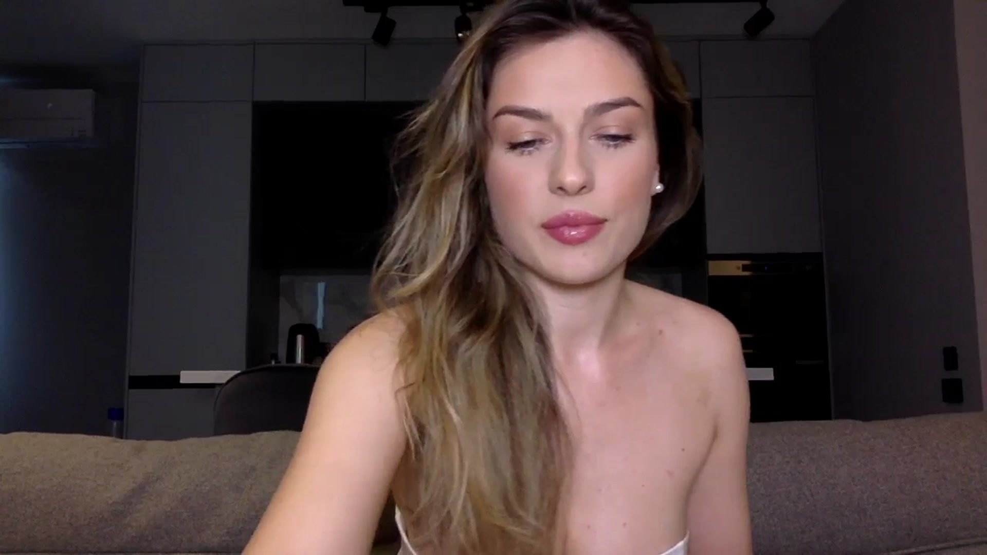 Gallery image thumbnail from SindiMoon's myfreecams stream on, 09/18/2024, 11:35 image 7 of 20