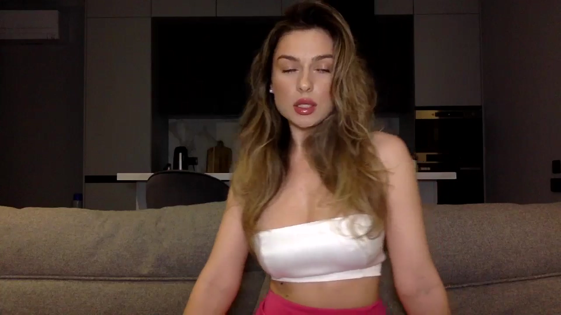 Gallery image thumbnail from SindiMoon's myfreecams stream on, 09/18/2024, 19:44 image 7 of 20