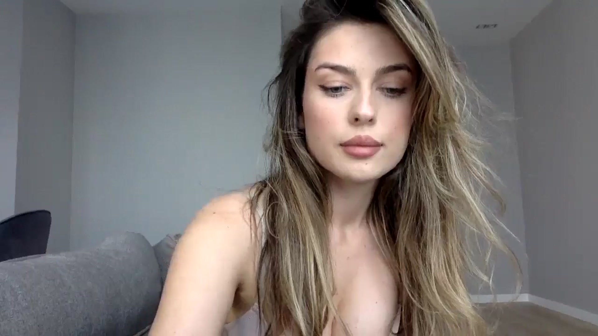 Gallery image thumbnail from SindiMoon's myfreecams stream on, 09/23/2024, 11:46 image 6 of 20