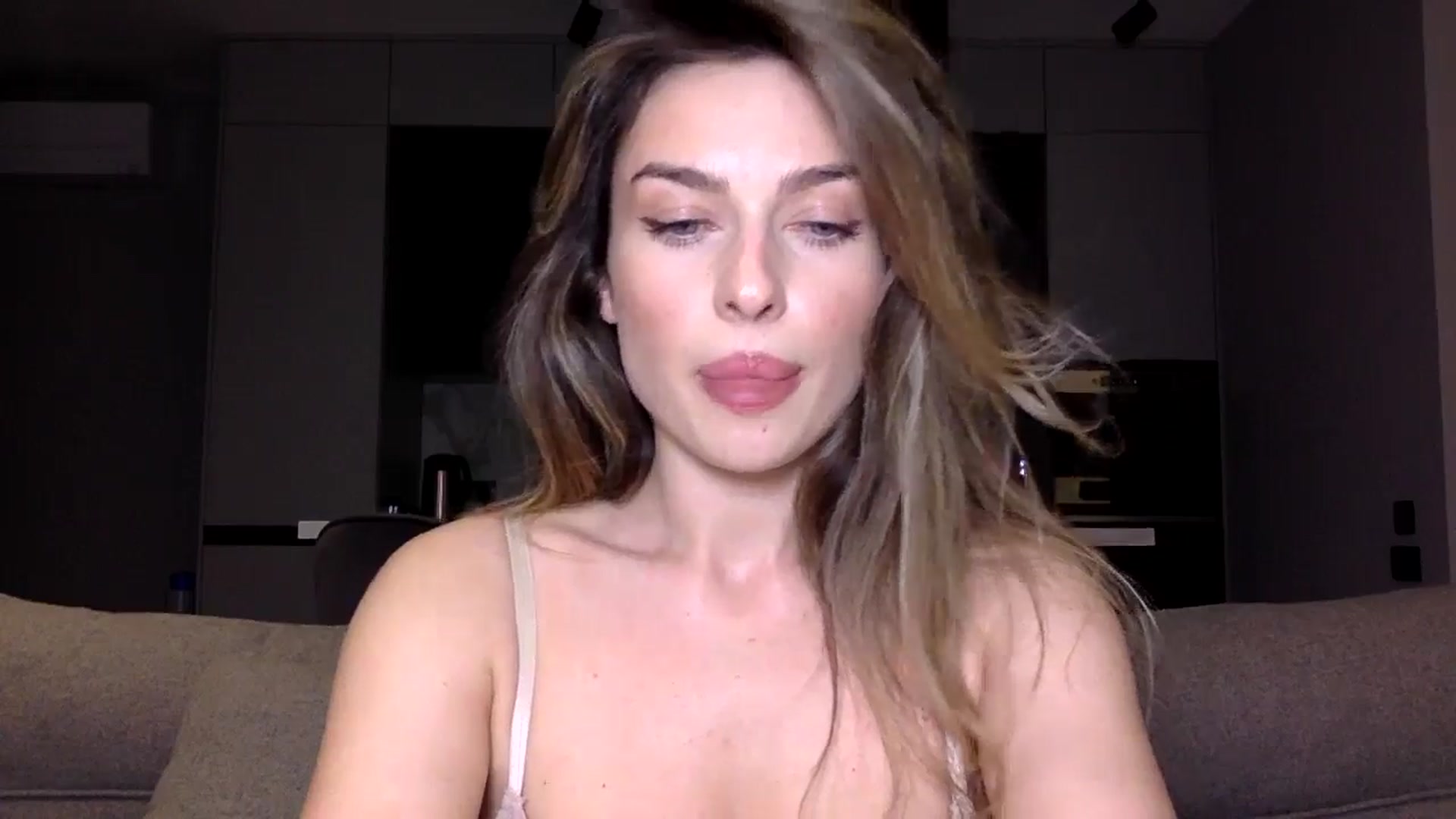 Gallery image thumbnail from SindiMoon's myfreecams stream on, 09/23/2024, 20:28 image 19 of 20