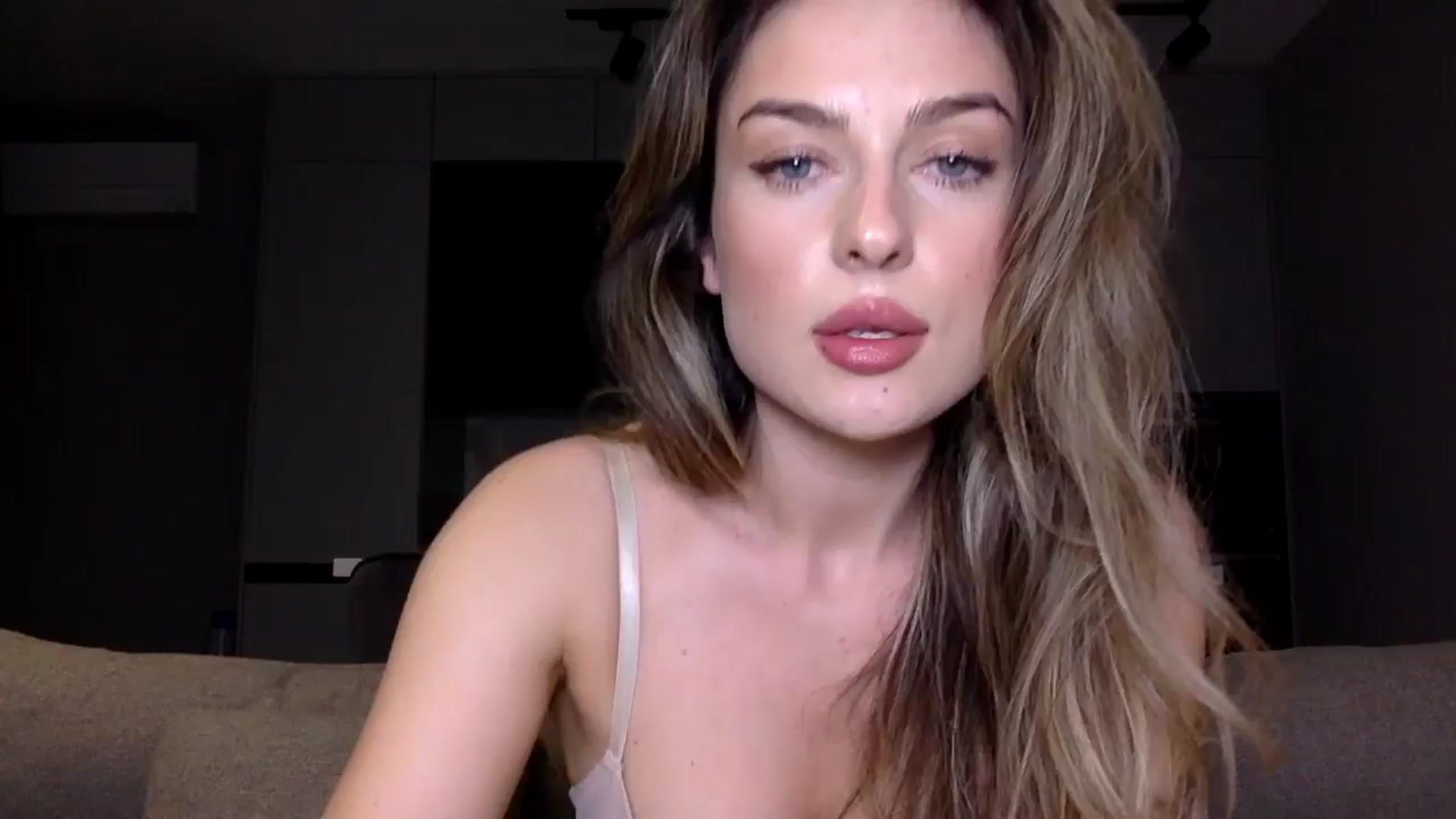 Gallery image thumbnail from SindiMoon's myfreecams stream on, 09/23/2024, 20:28 image 11 of 20